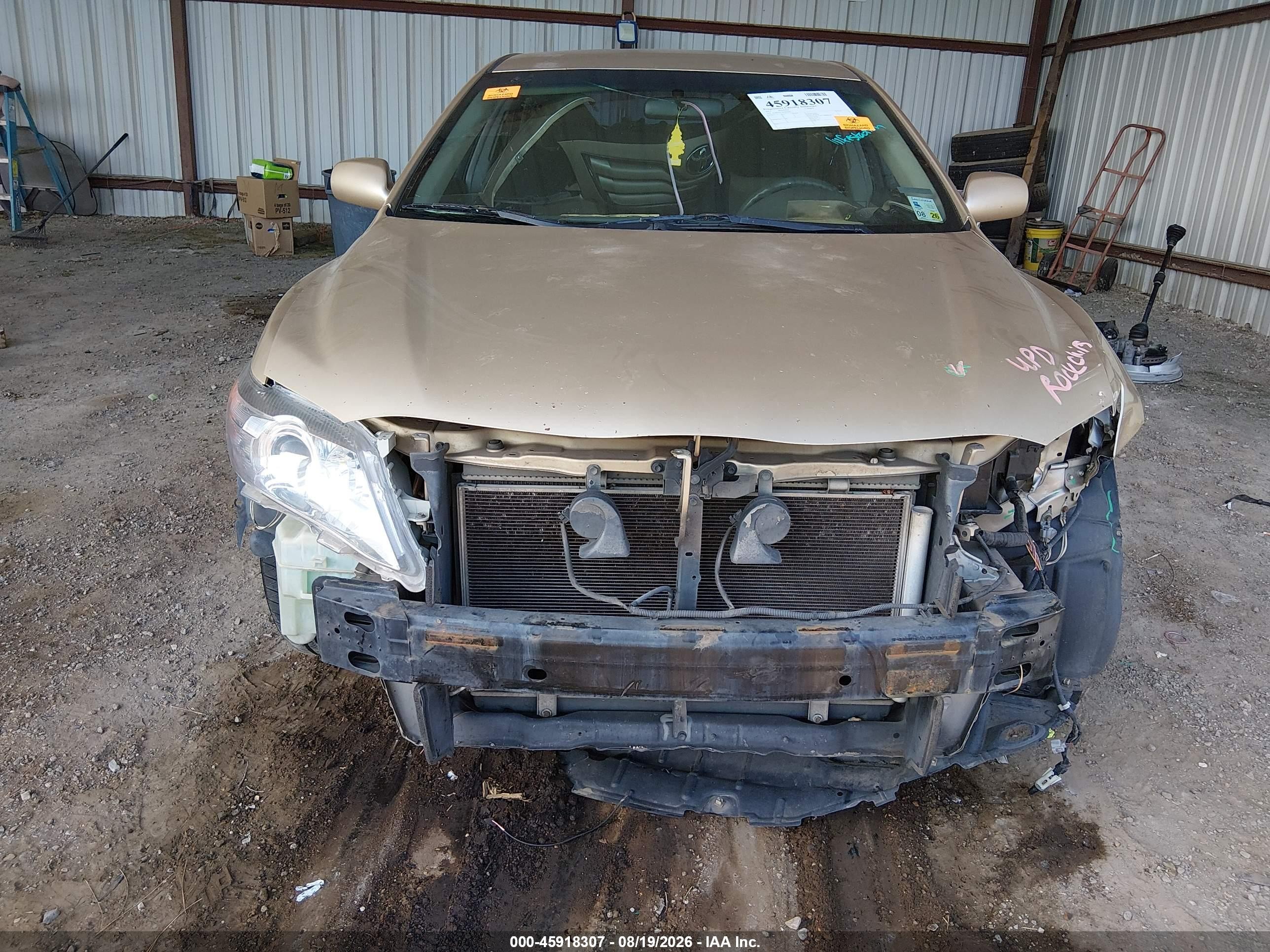 2011 Toyota Camry Le Gold vin: 4T1BF3EK7BU647456
