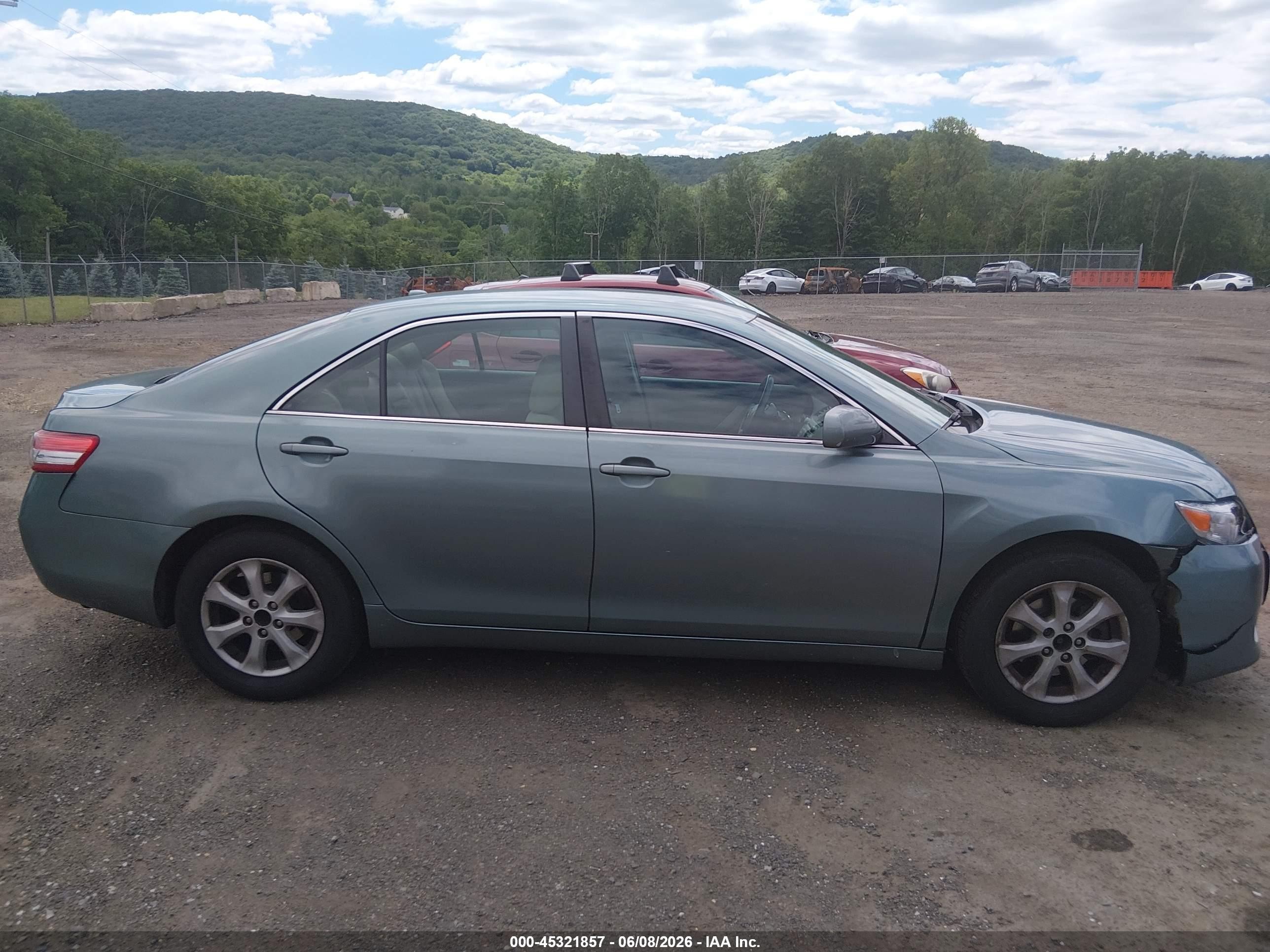 2011 Toyota Camry Le Зеленый vin: 4T1BF3EK7BU657517