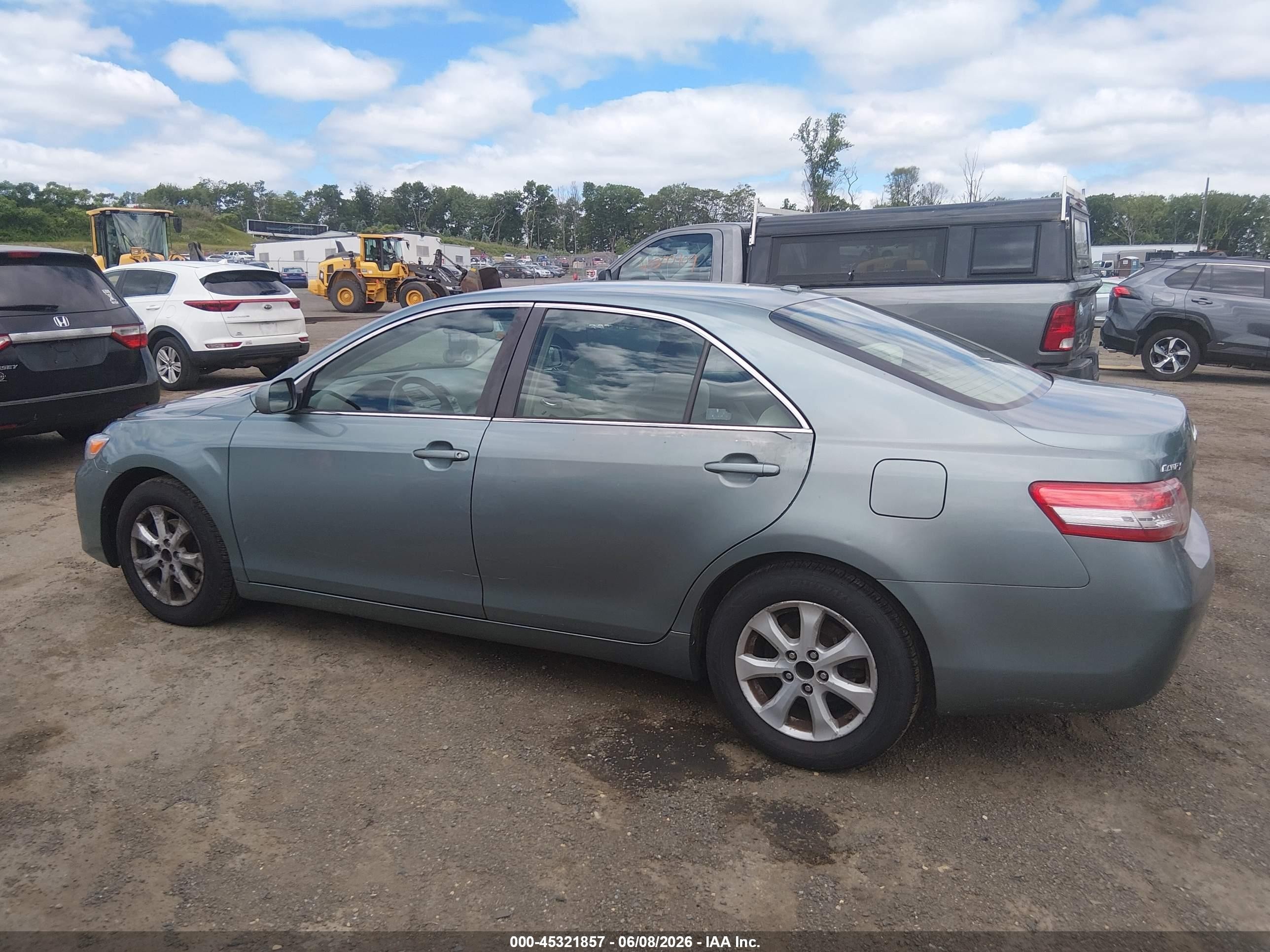 2011 Toyota Camry Le Зеленый vin: 4T1BF3EK7BU657517