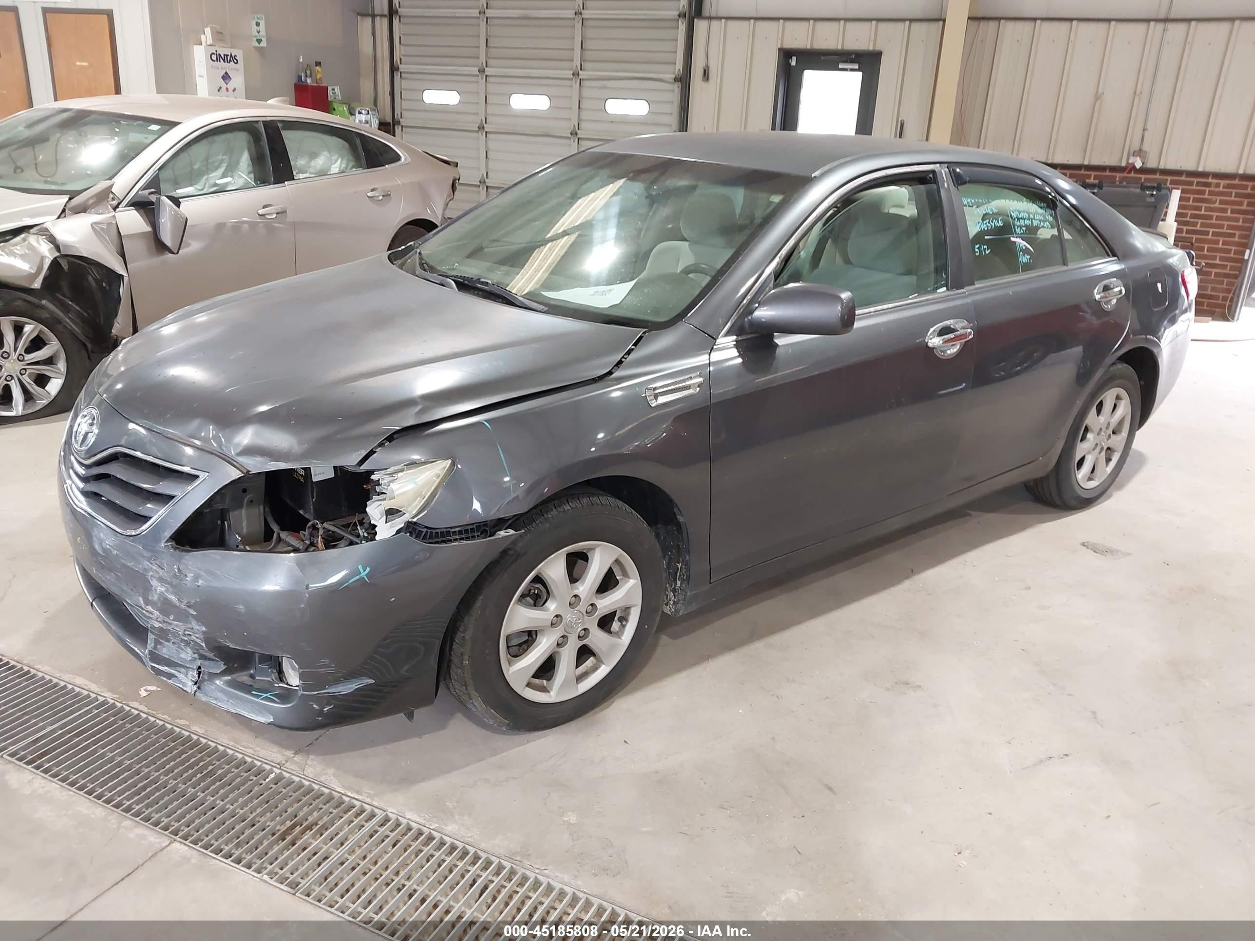 2011 Toyota Camry Le Gray vin: 4T1BF3EK7BU661776