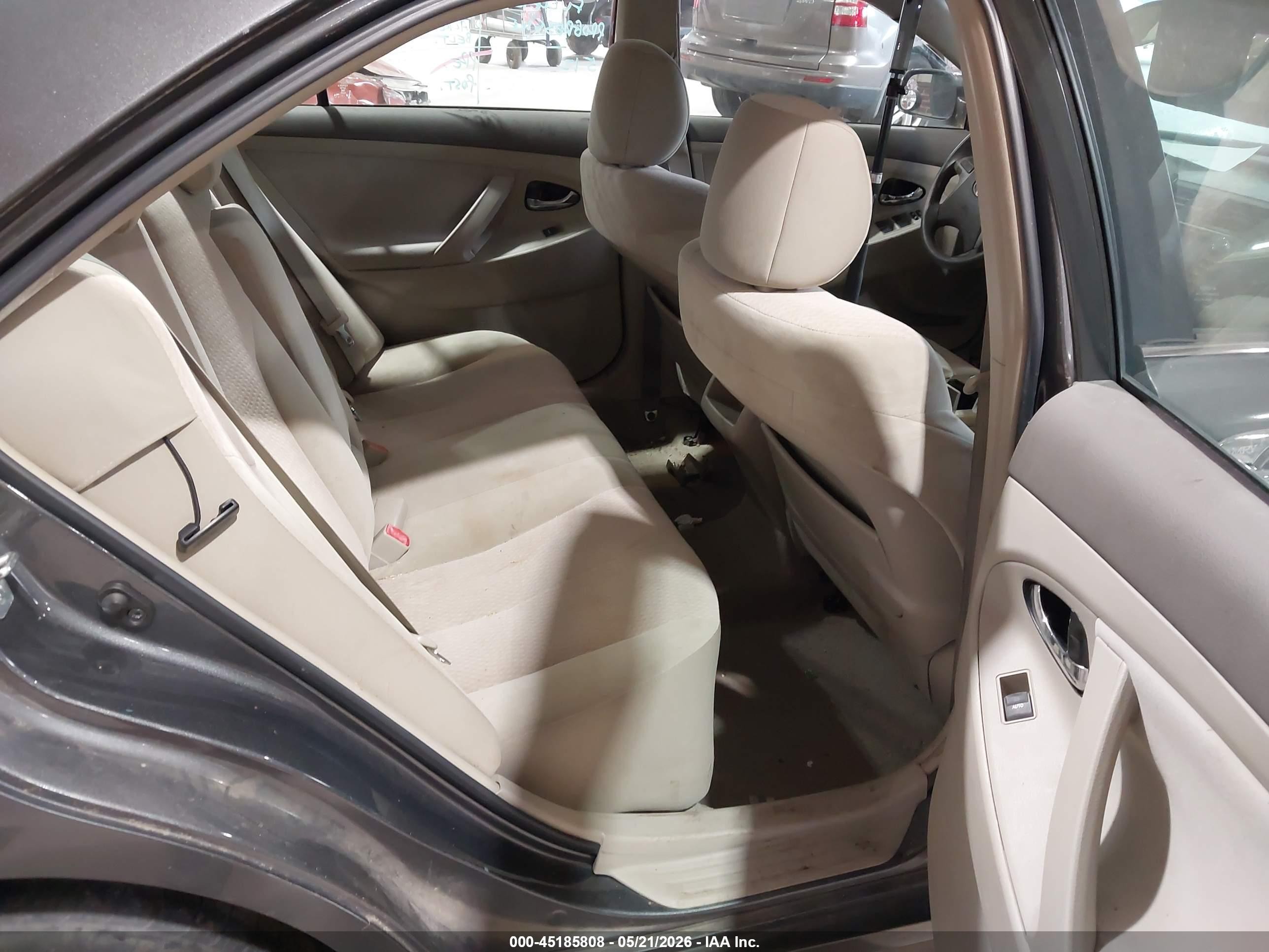 2011 Toyota Camry Le Gray vin: 4T1BF3EK7BU661776
