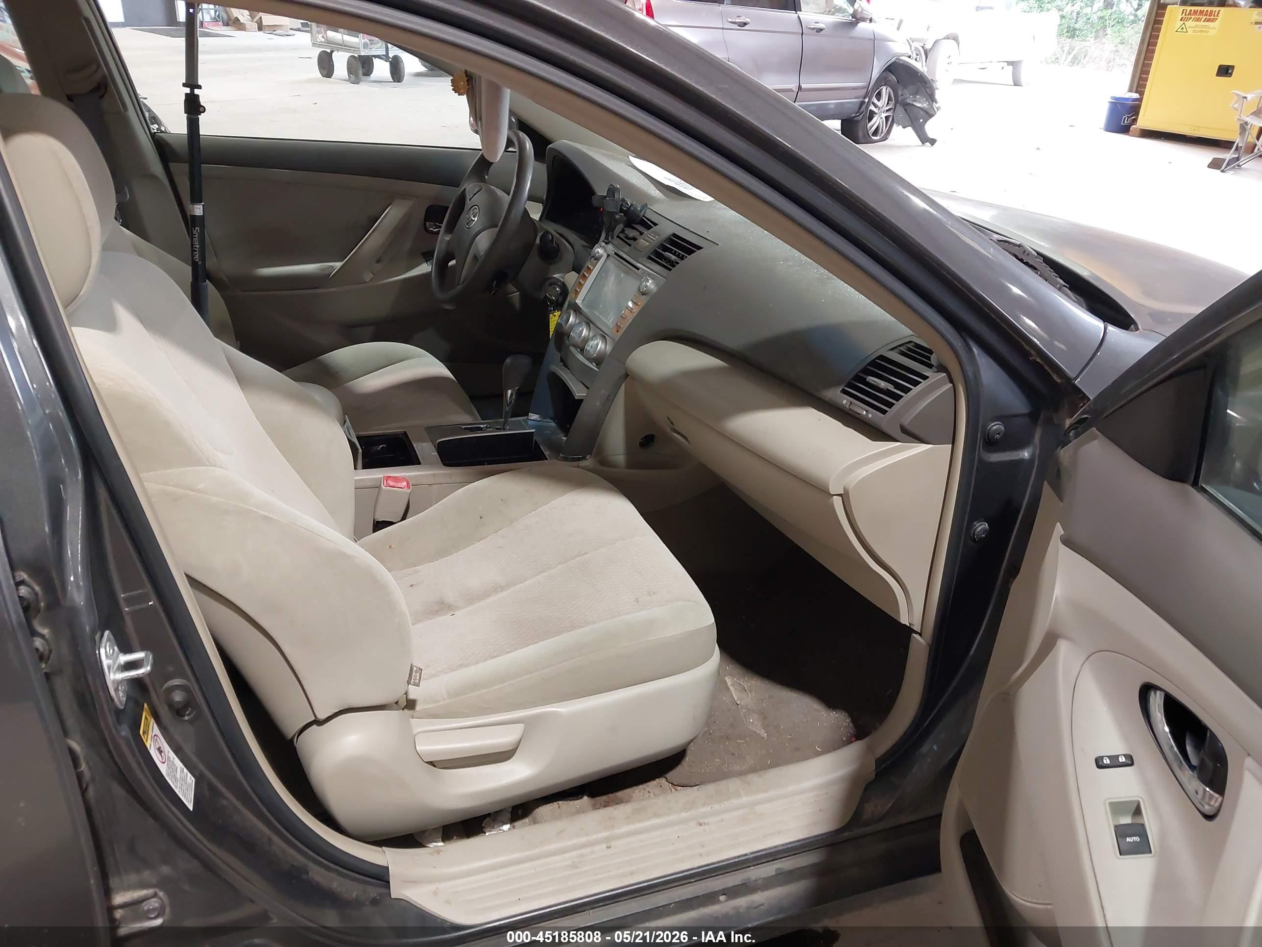 2011 Toyota Camry Le Gray vin: 4T1BF3EK7BU661776
