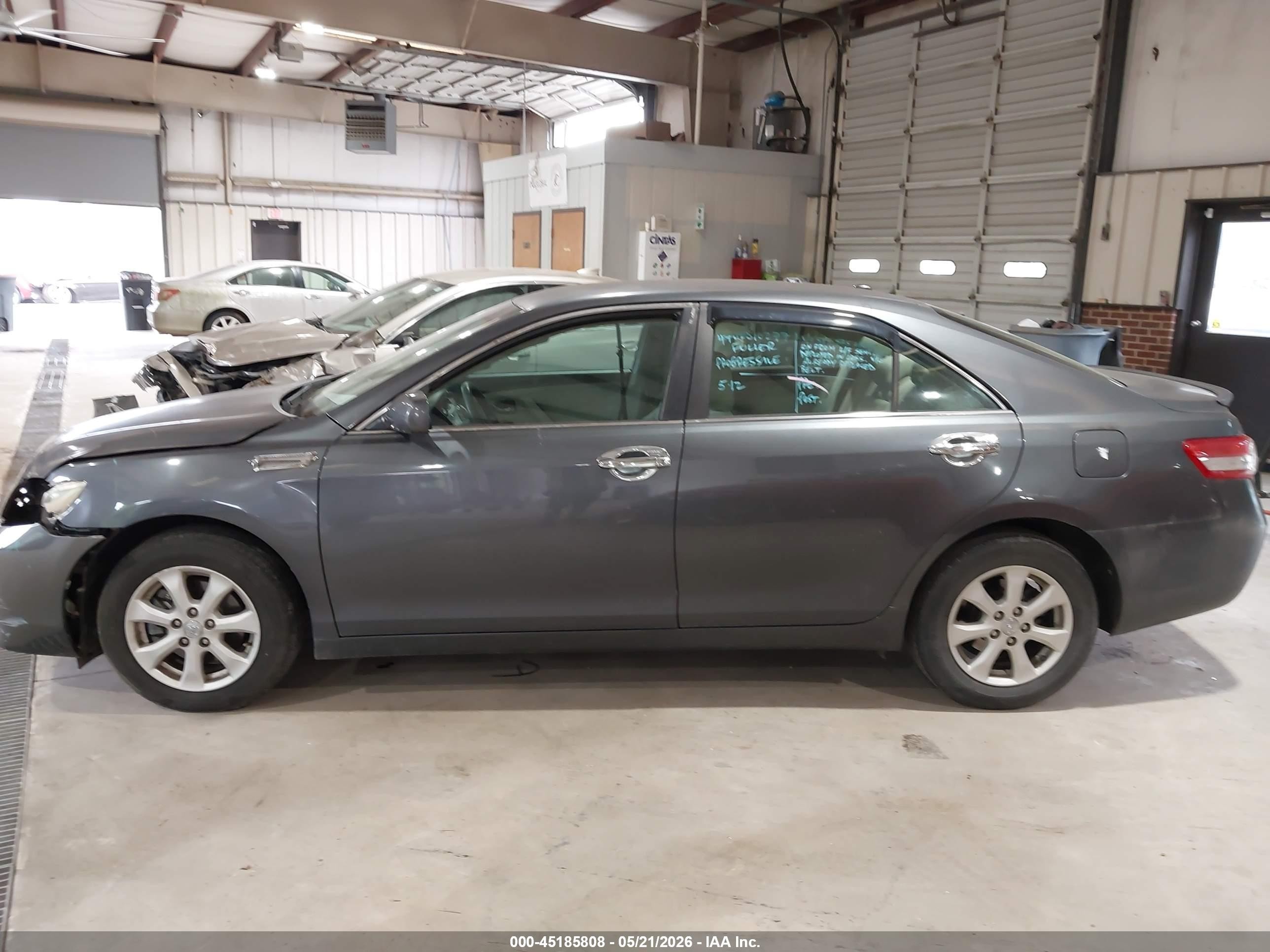 2011 Toyota Camry Le Gray vin: 4T1BF3EK7BU661776
