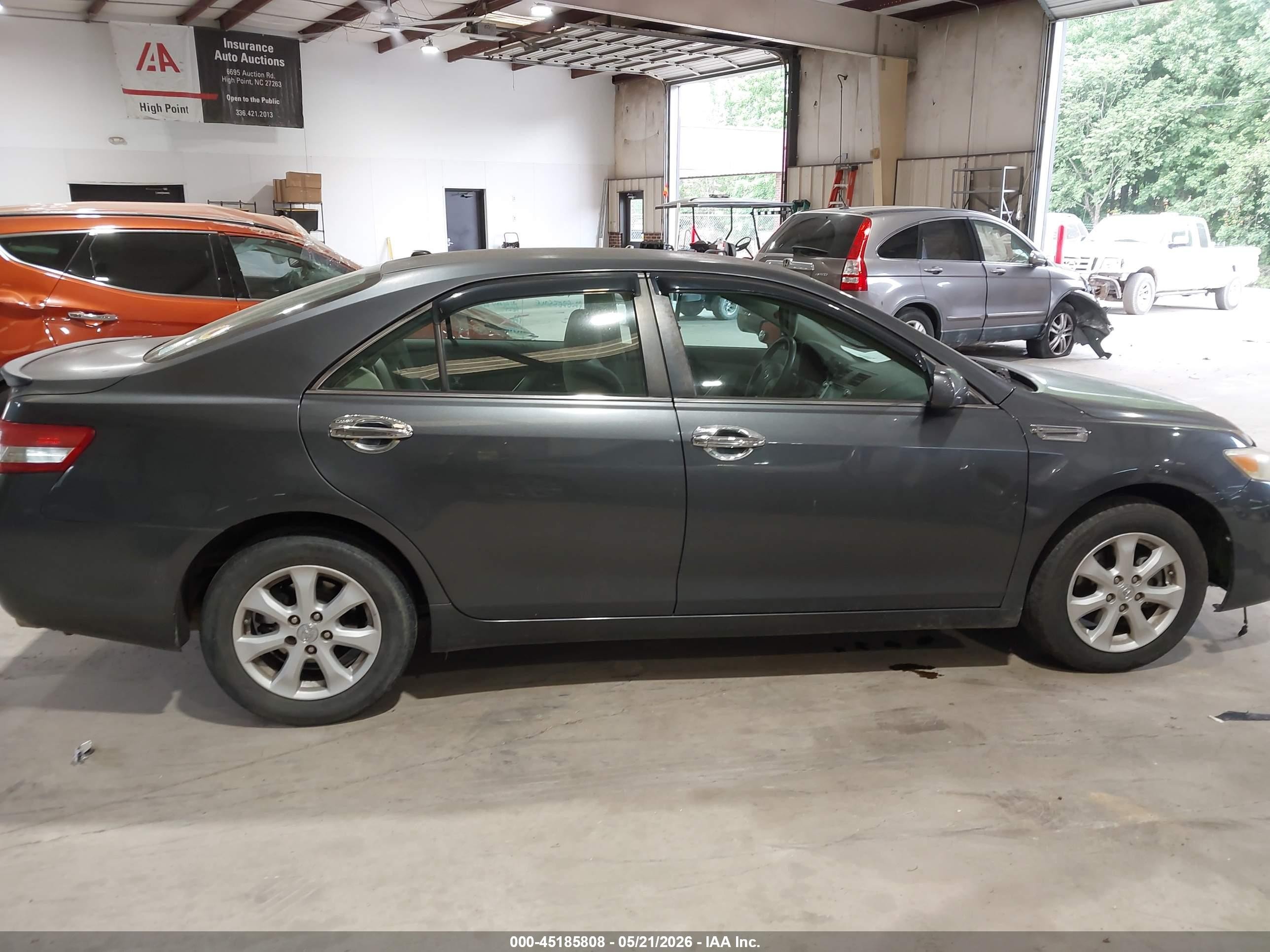 2011 Toyota Camry Le Gray vin: 4T1BF3EK7BU661776
