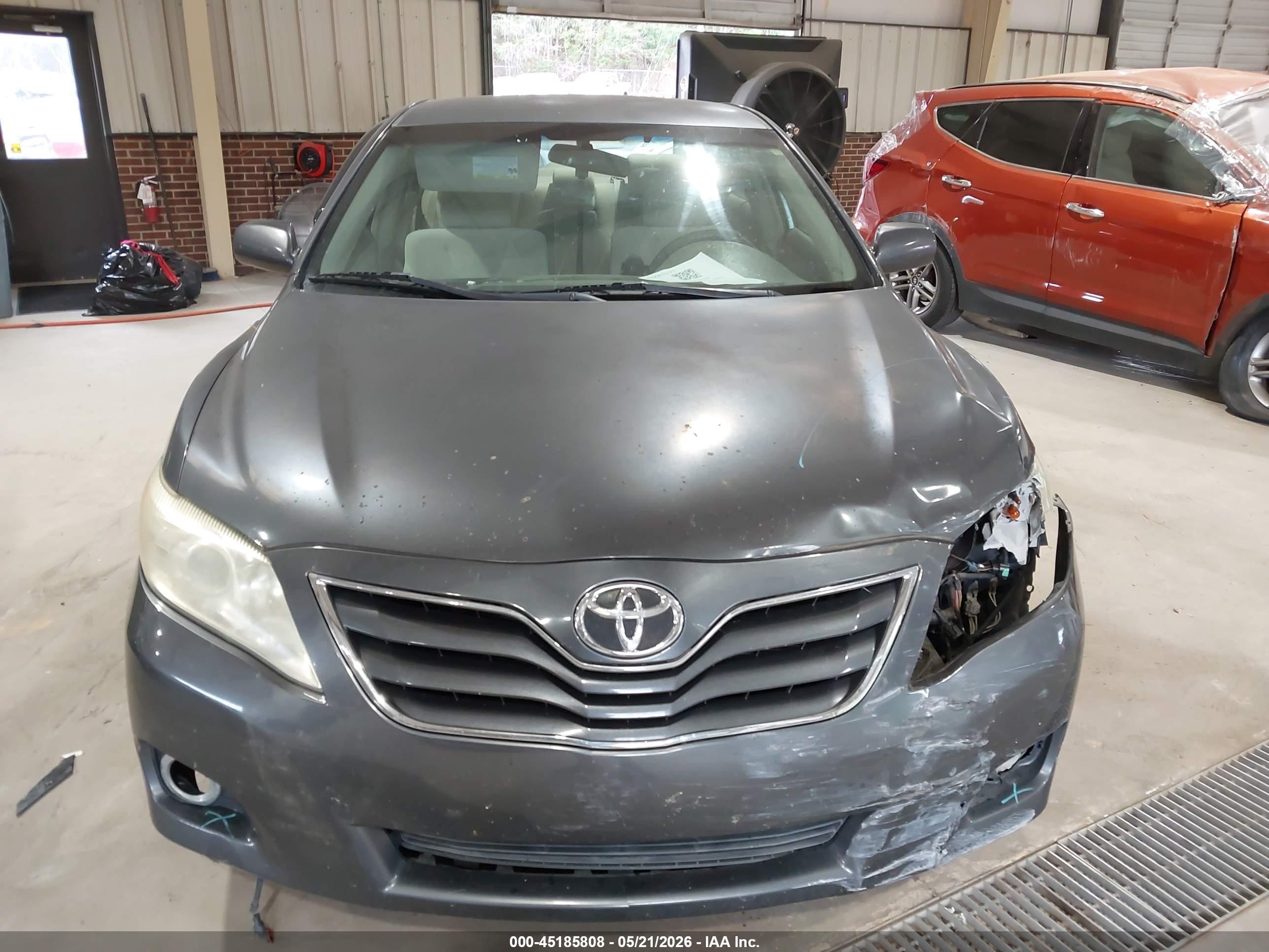 2011 Toyota Camry Le Gray vin: 4T1BF3EK7BU661776