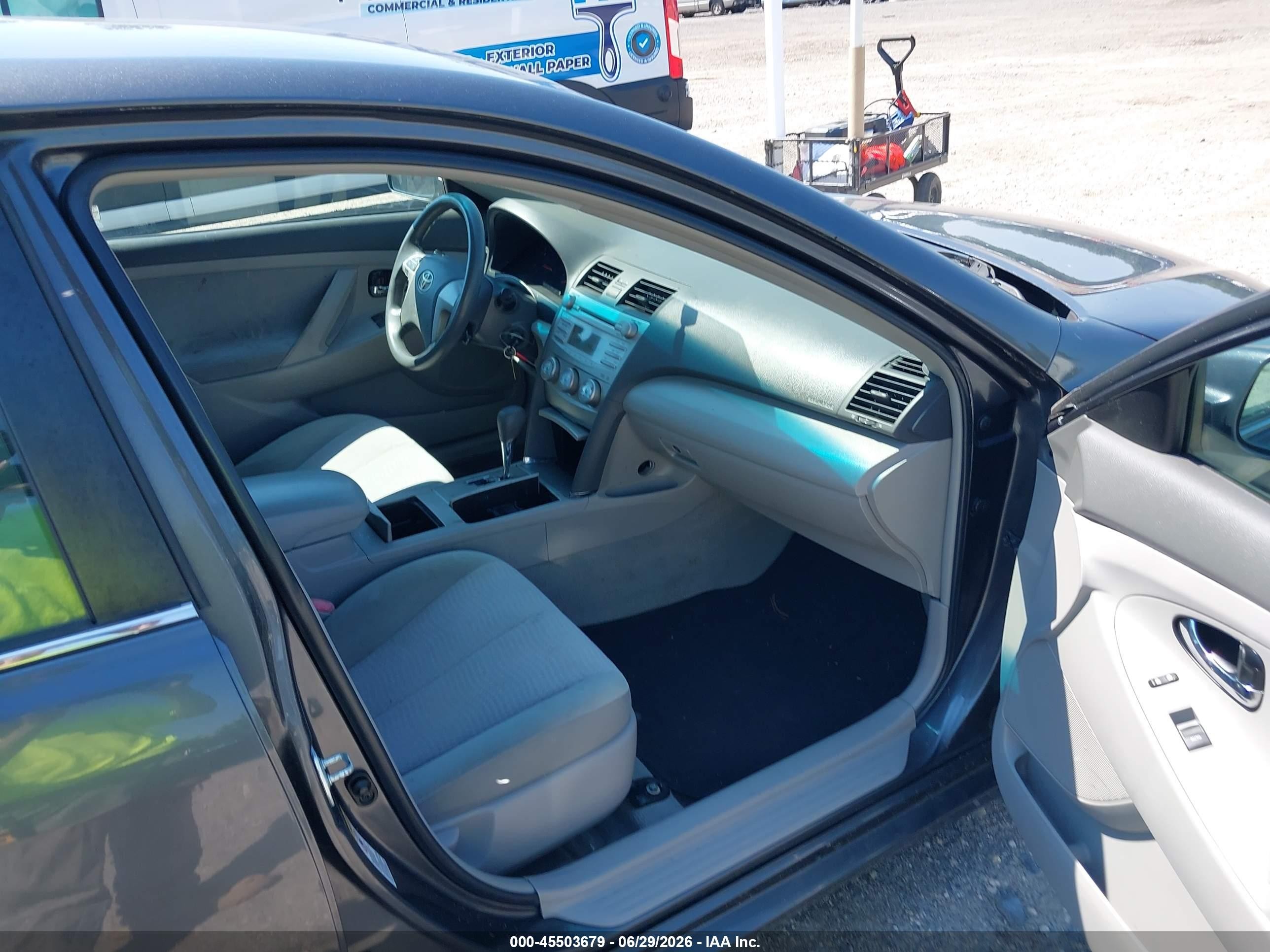 2011 Toyota Camry Le Gray vin: 4T1BF3EK7BU669604