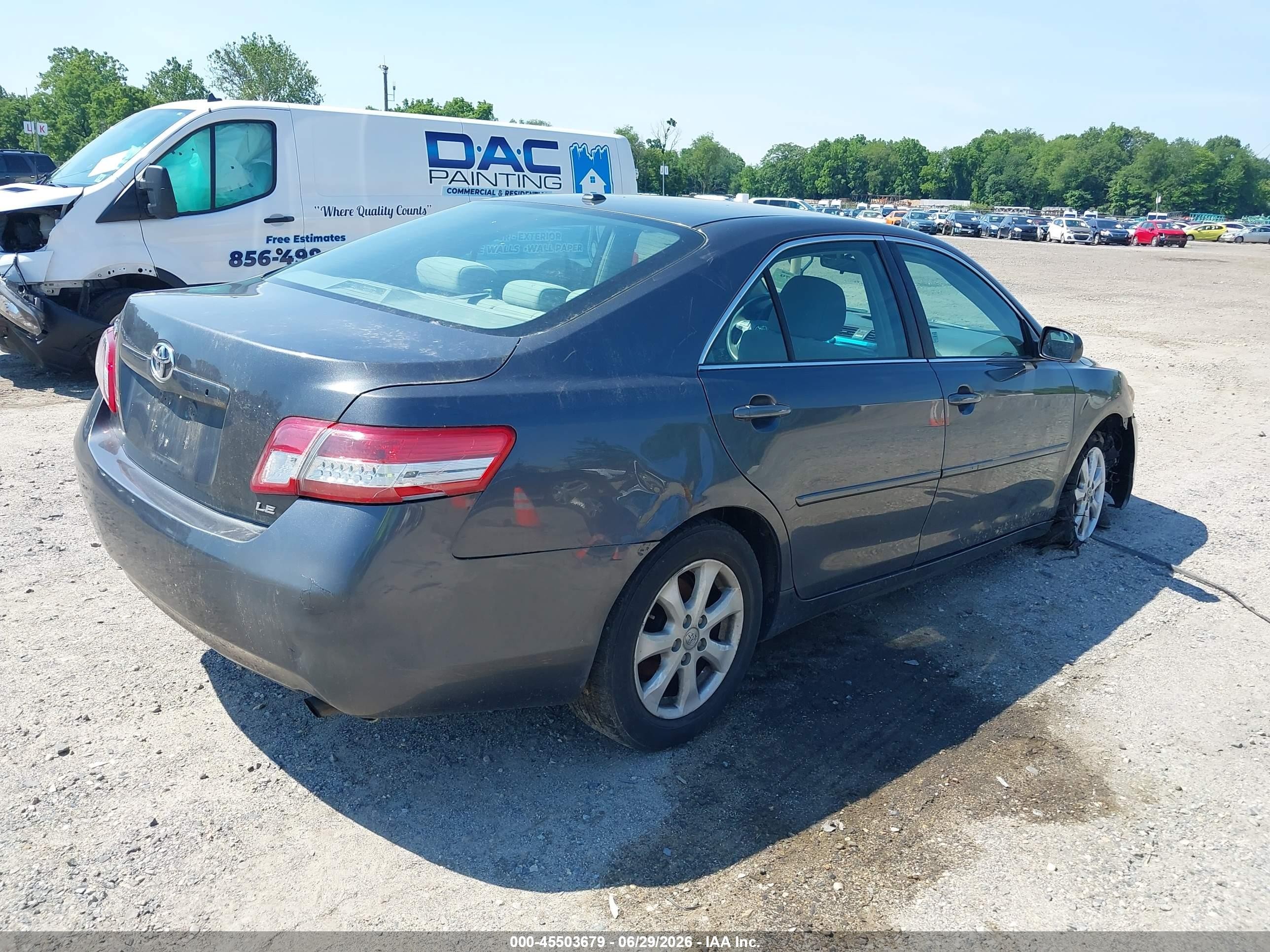 2011 Toyota Camry Le Gray vin: 4T1BF3EK7BU669604