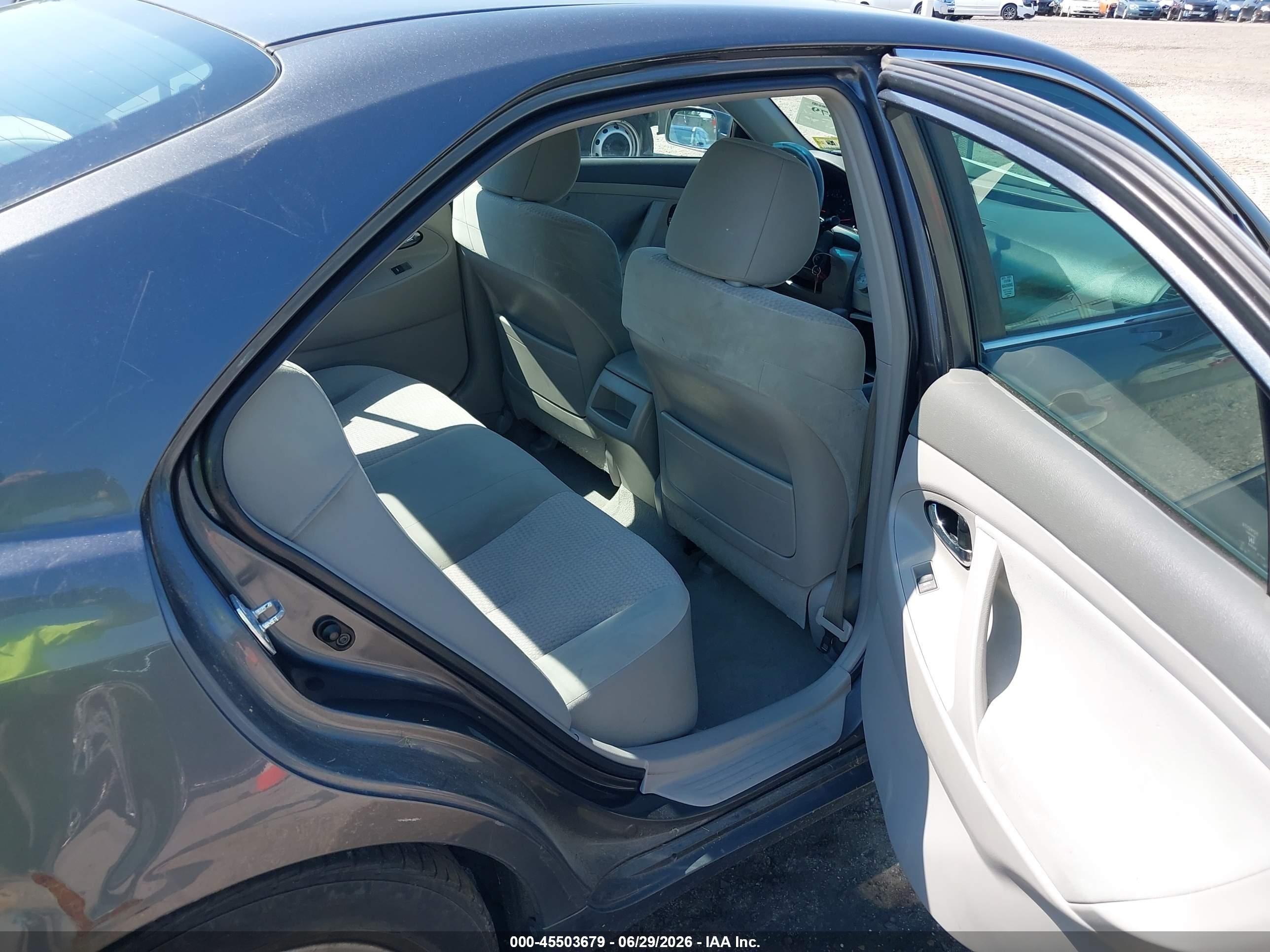 2011 Toyota Camry Le Gray vin: 4T1BF3EK7BU669604