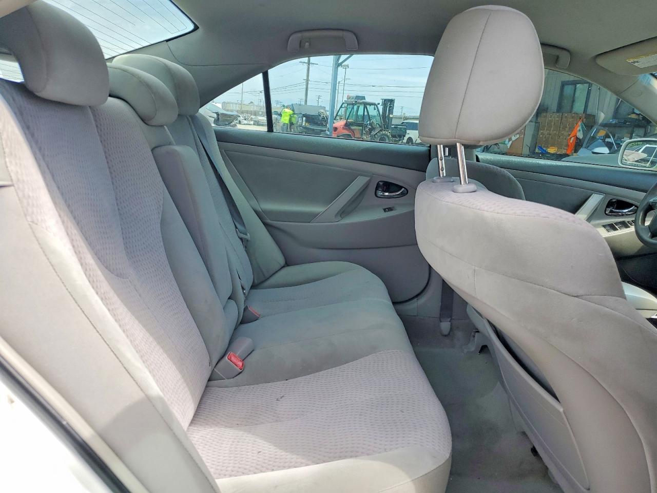 2011 Toyota Camry Base White vin: 4T1BF3EK7BU669957