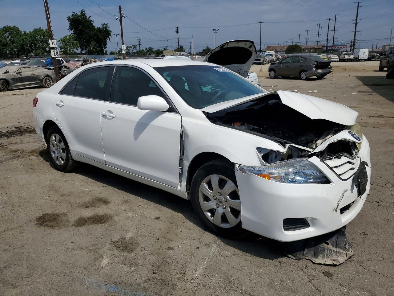 2011 Toyota Camry Base White vin: 4T1BF3EK7BU669957