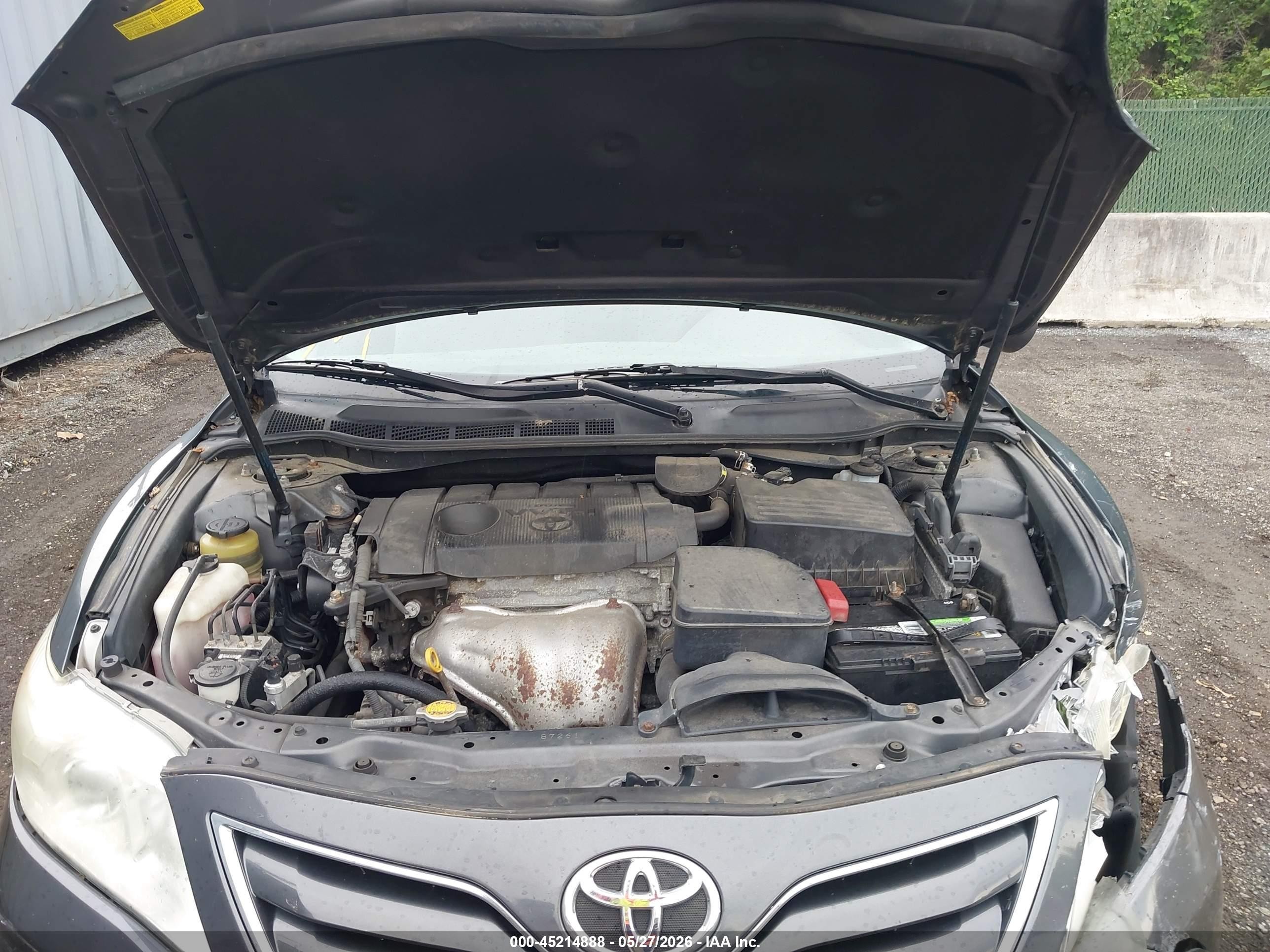 2011 Toyota Camry Le Gray vin: 4T1BF3EK7BU669960