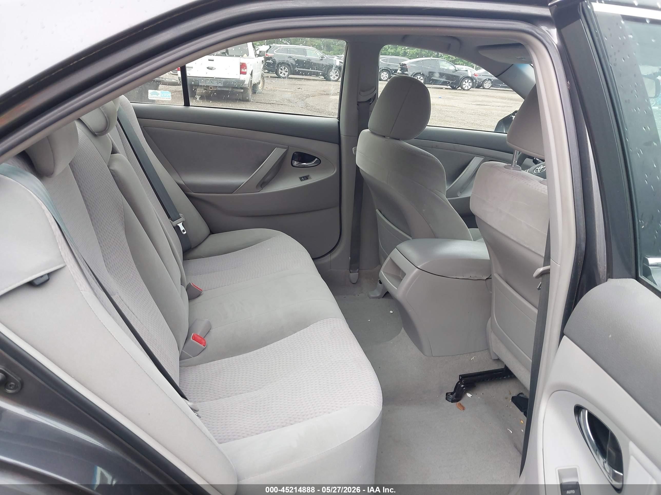2011 Toyota Camry Le Gray vin: 4T1BF3EK7BU669960