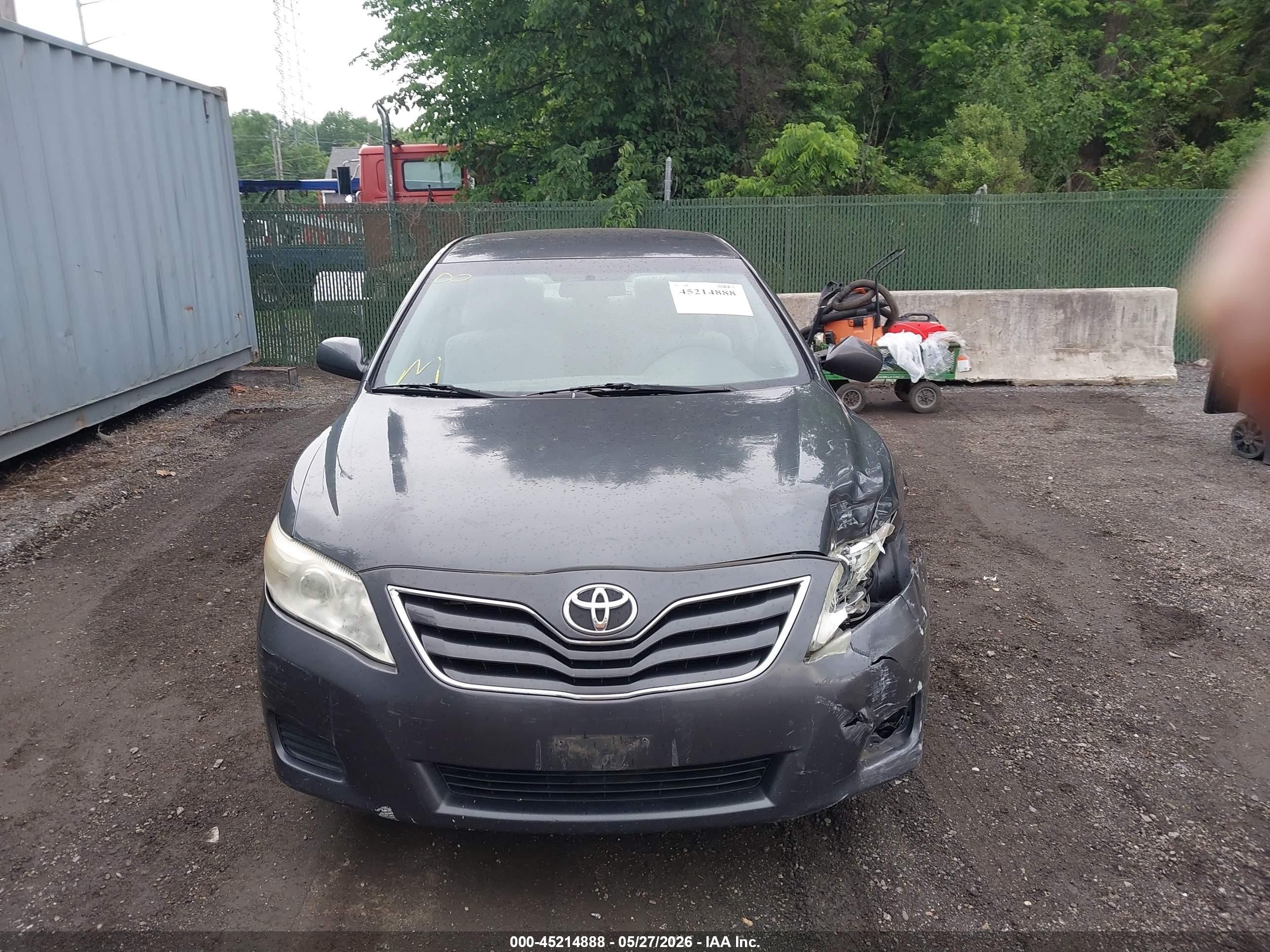 2011 Toyota Camry Le Gray vin: 4T1BF3EK7BU669960