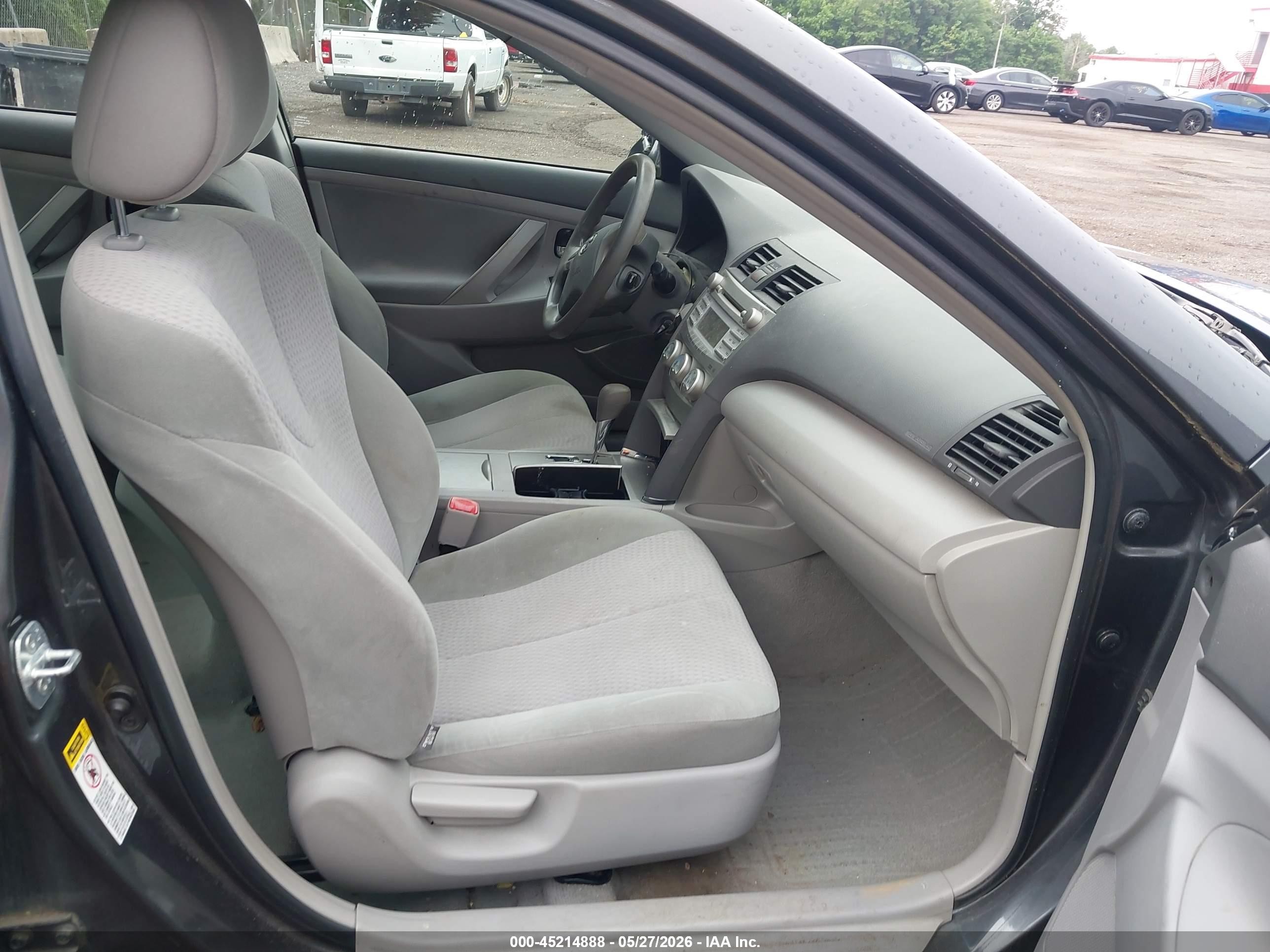 2011 Toyota Camry Le Gray vin: 4T1BF3EK7BU669960