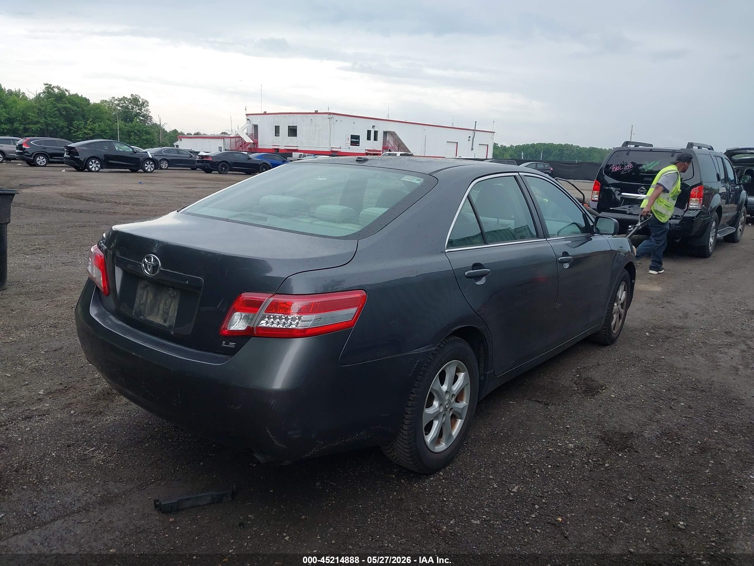2011 Toyota Camry Le Gray vin: 4T1BF3EK7BU669960
