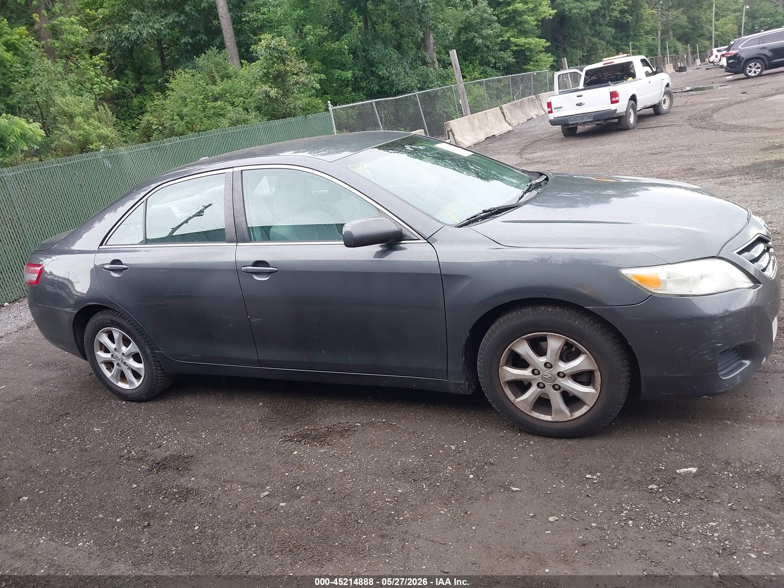 2011 Toyota Camry Le Gray vin: 4T1BF3EK7BU669960