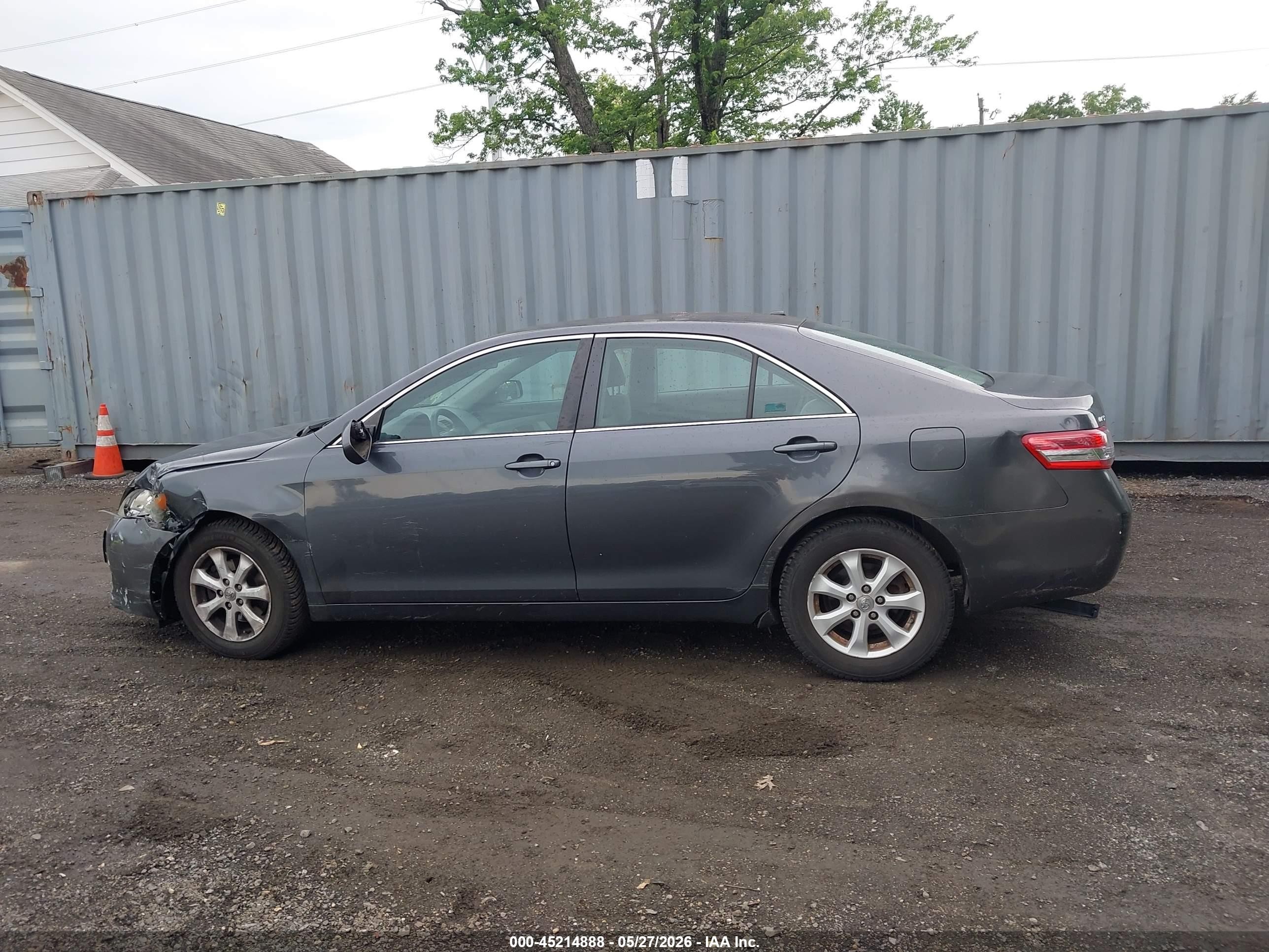 2011 Toyota Camry Le Gray vin: 4T1BF3EK7BU669960