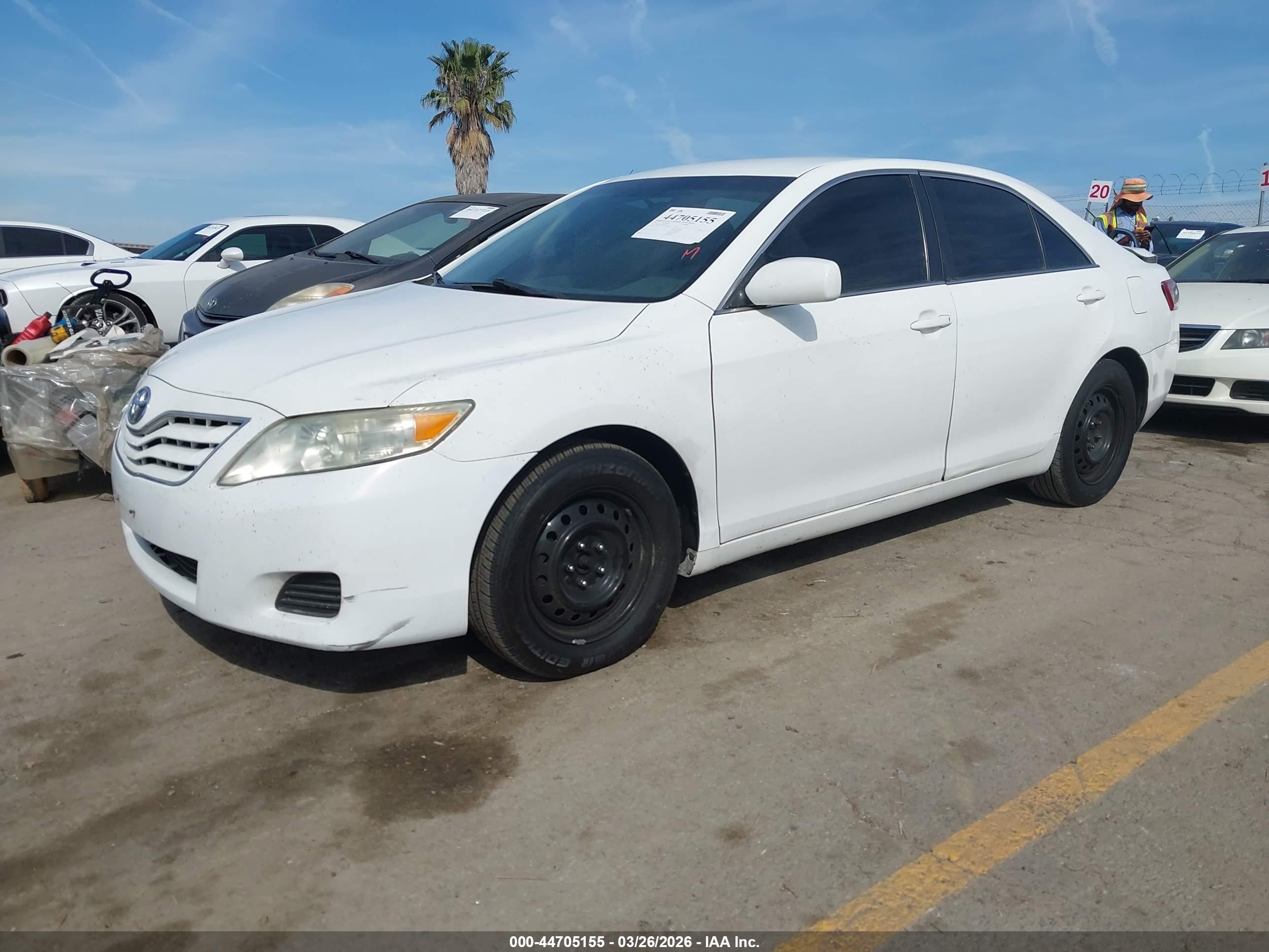 2011 Toyota Camry Le White vin: 4T1BF3EK7BU674706