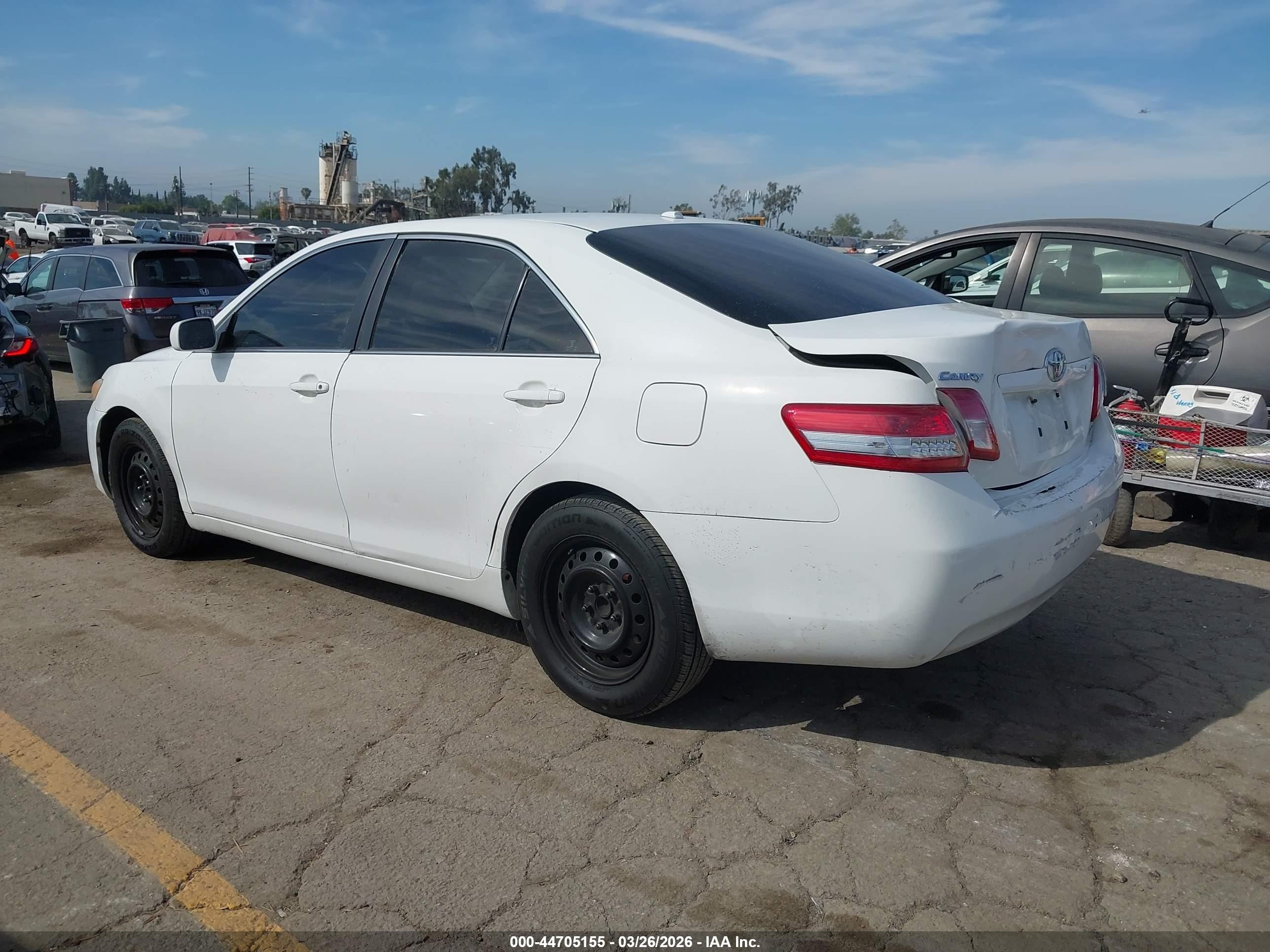 2011 Toyota Camry Le White vin: 4T1BF3EK7BU674706