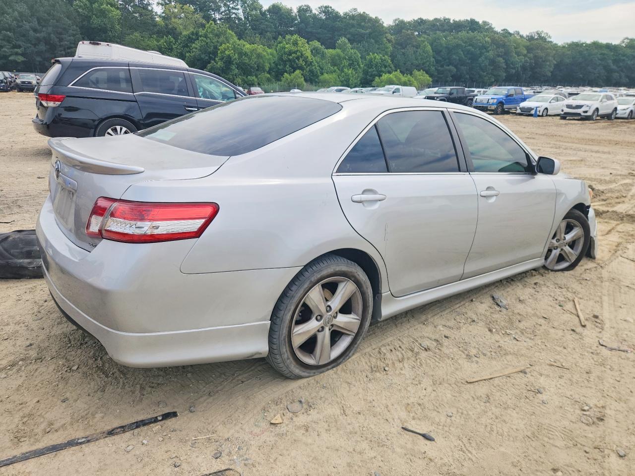2011 Toyota Camry Silver vin: 4T1BF3EK7BU680960