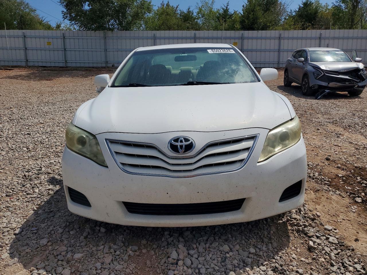 2011 Toyota Camry Le White vin: 4T1BF3EK7BU684328