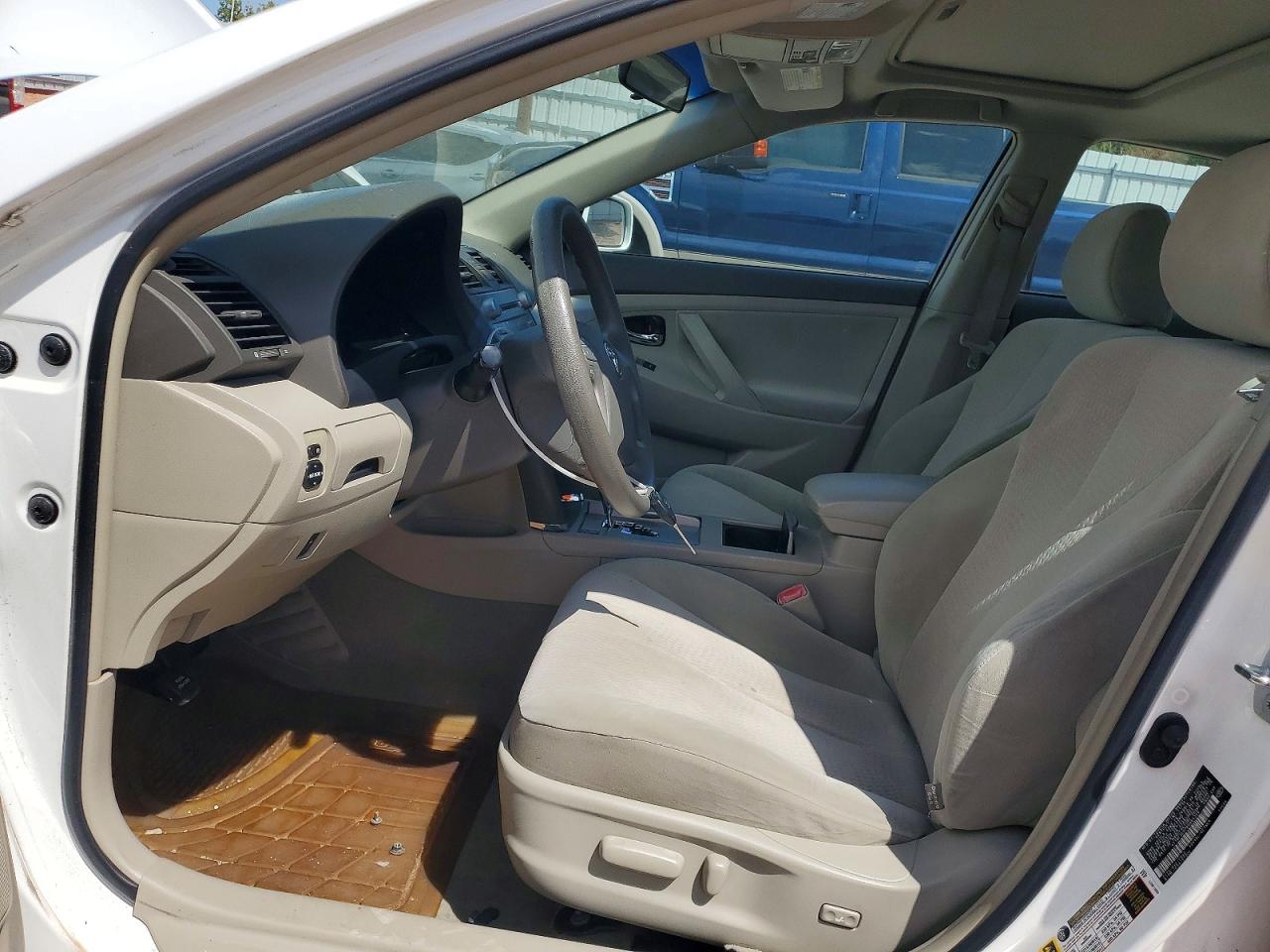 2011 Toyota Camry Le White vin: 4T1BF3EK7BU684328