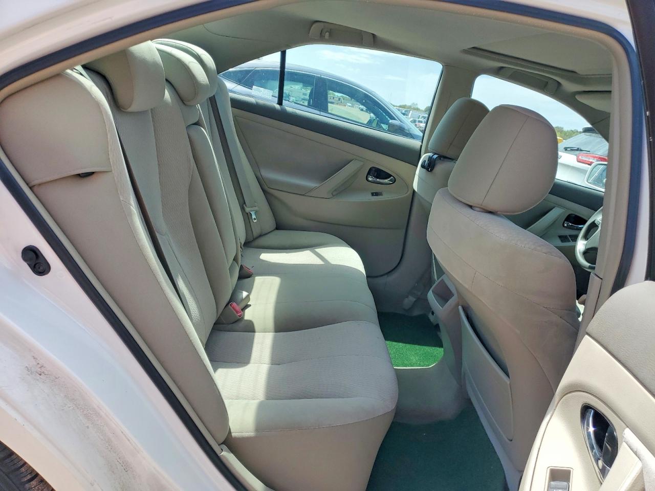2011 Toyota Camry Le White vin: 4T1BF3EK7BU684328