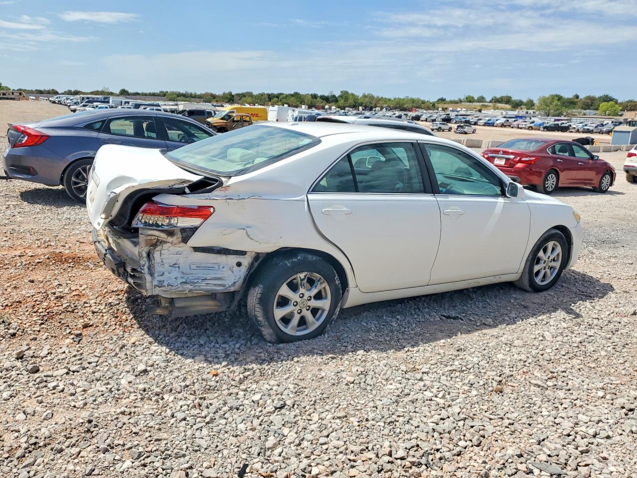2011 Toyota Camry Le White vin: 4T1BF3EK7BU684328
