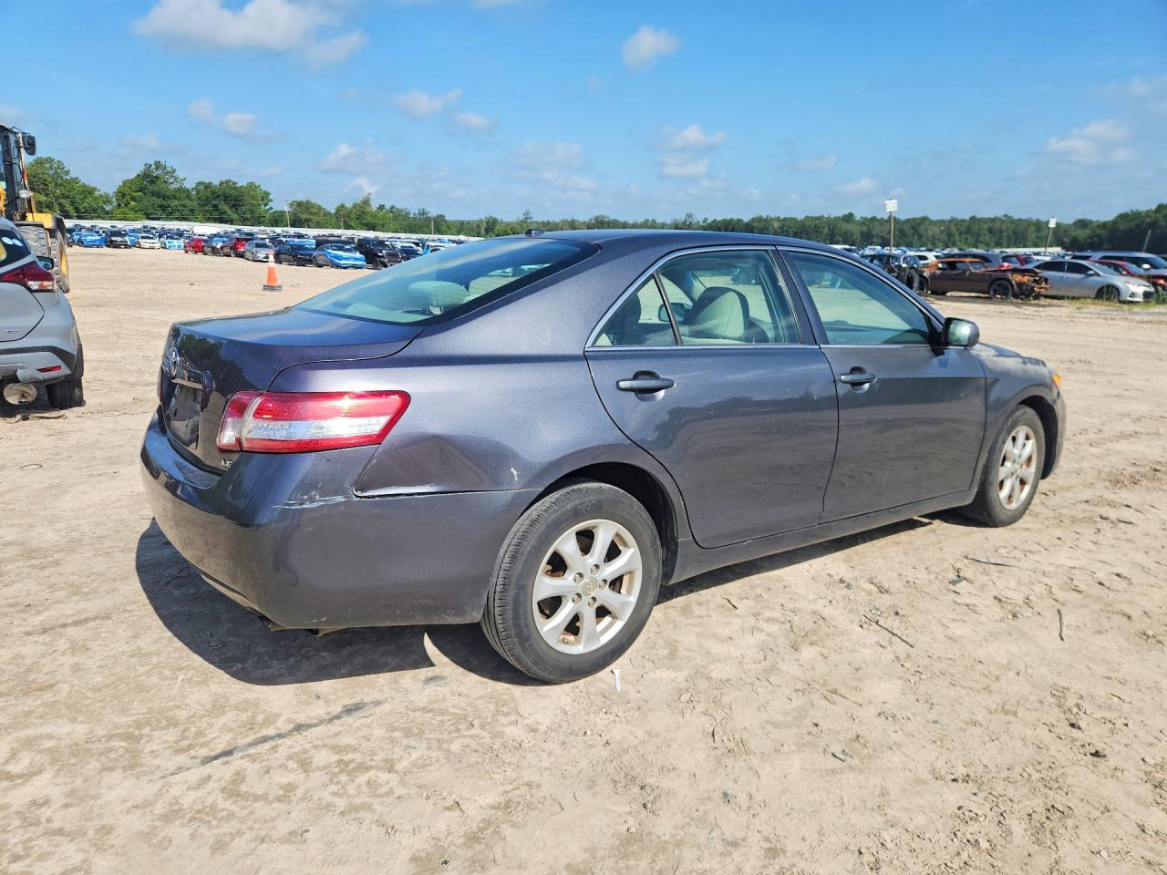 2011 Toyota Camry Le Gray vin: 4T1BF3EK7BU690808