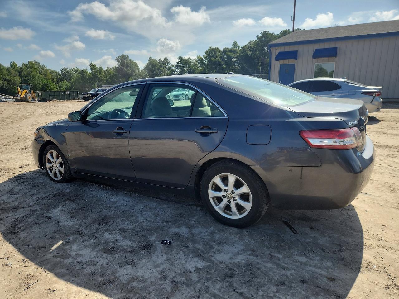 2011 Toyota Camry Le Gray vin: 4T1BF3EK7BU690808