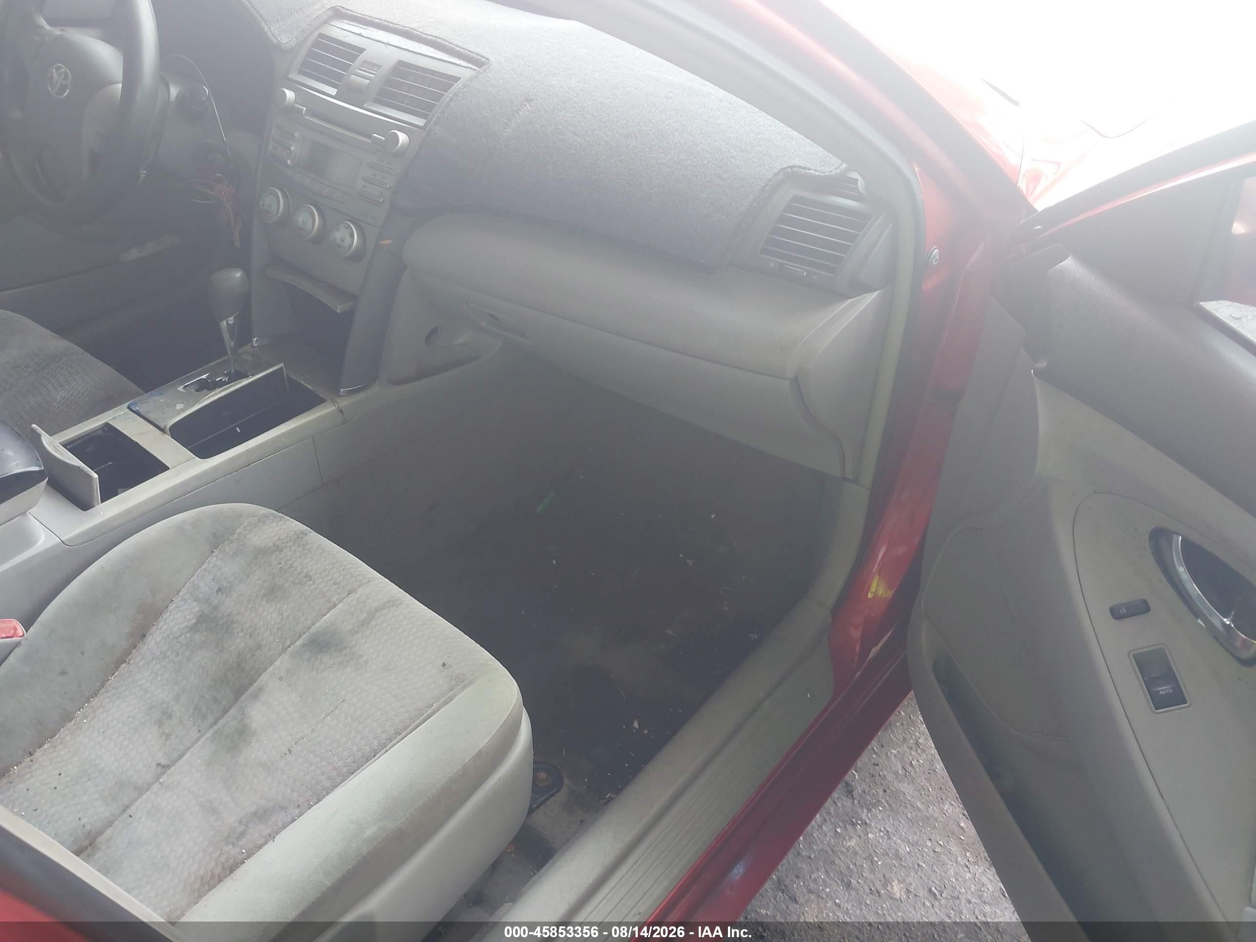2011 Toyota Camry Le Red vin: 4T1BF3EK7BU691263