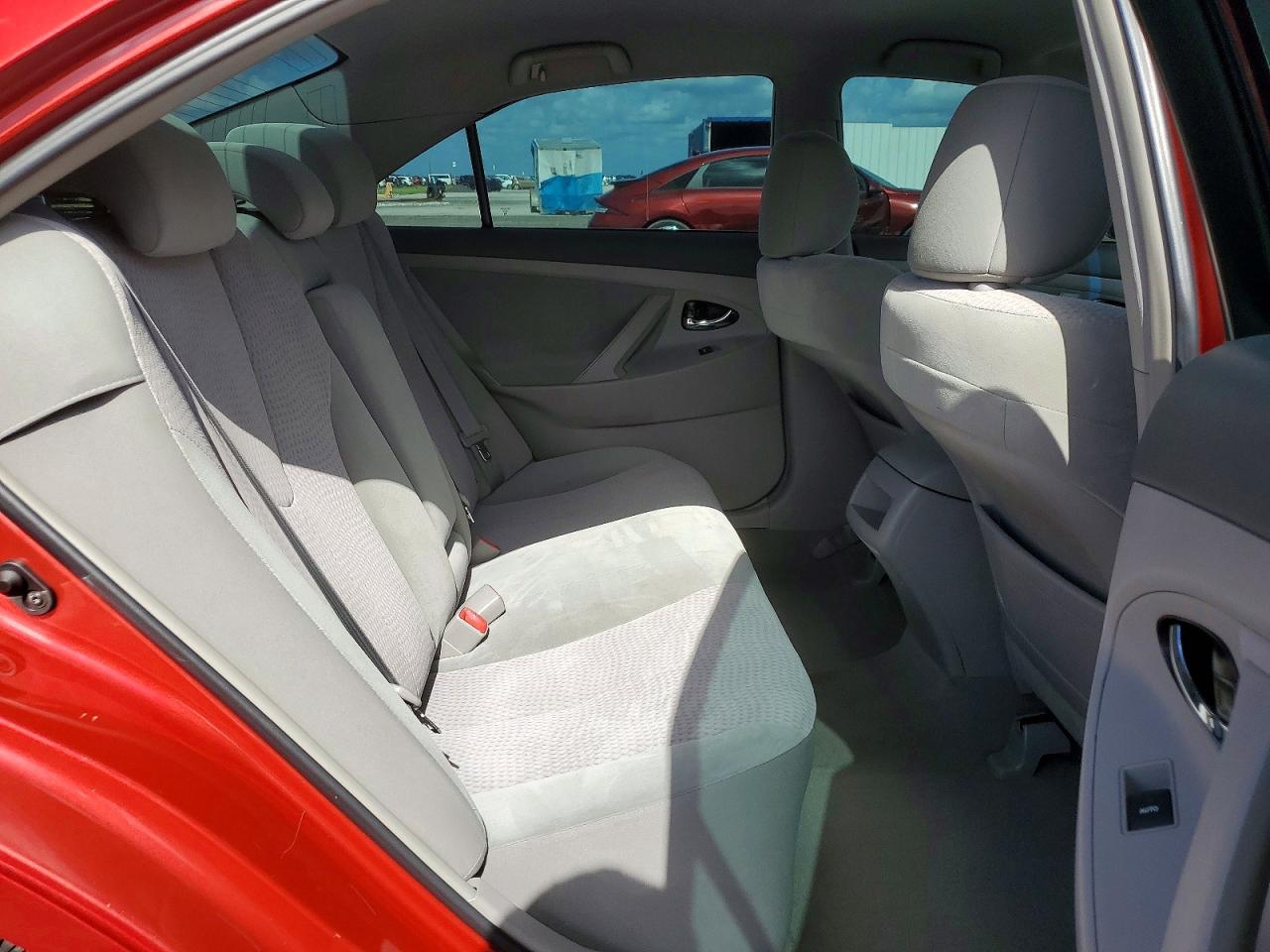 2011 Toyota Camry Le Red vin: 4T1BF3EK7BU696981