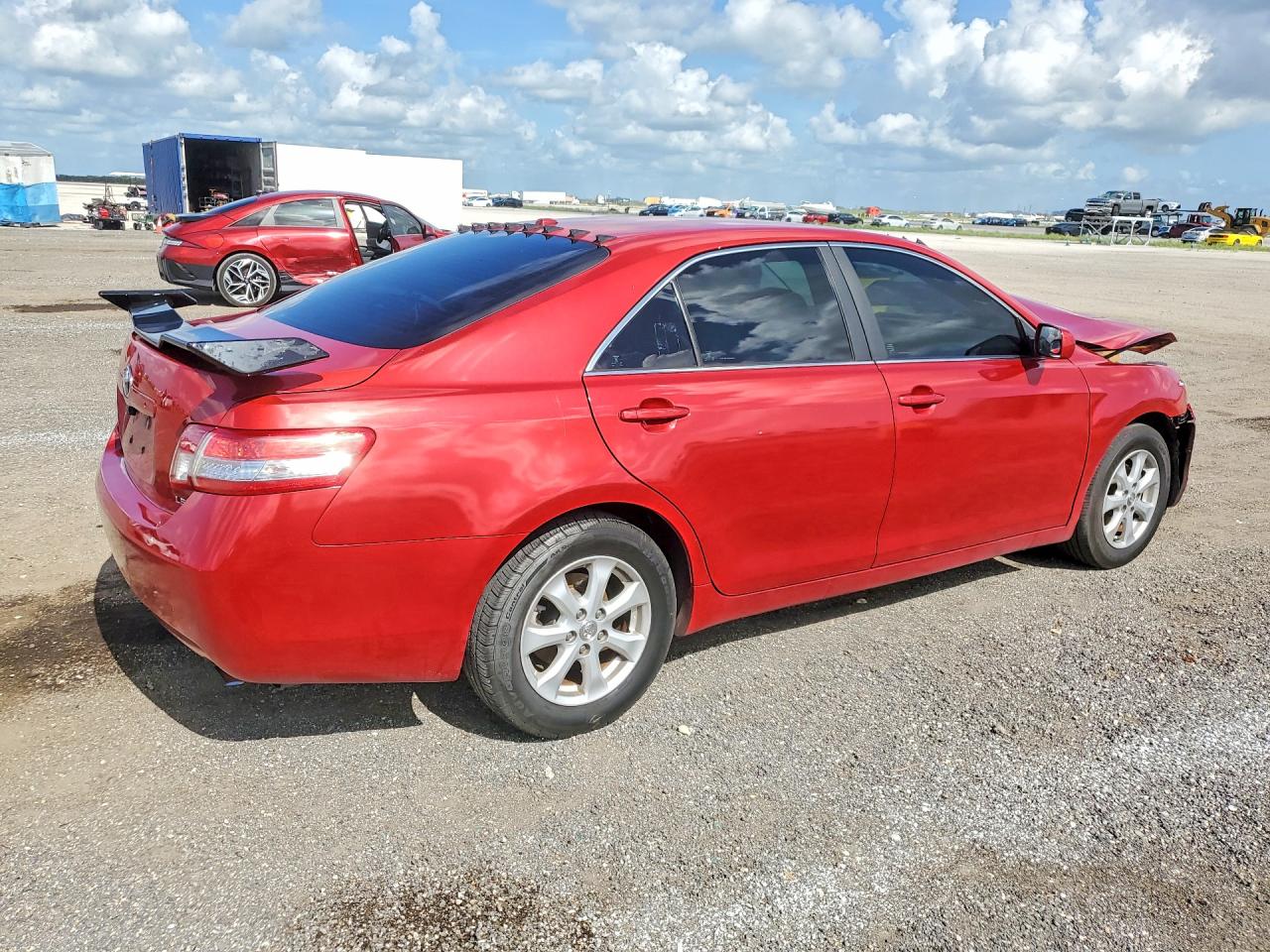 2011 Toyota Camry Le Red vin: 4T1BF3EK7BU696981
