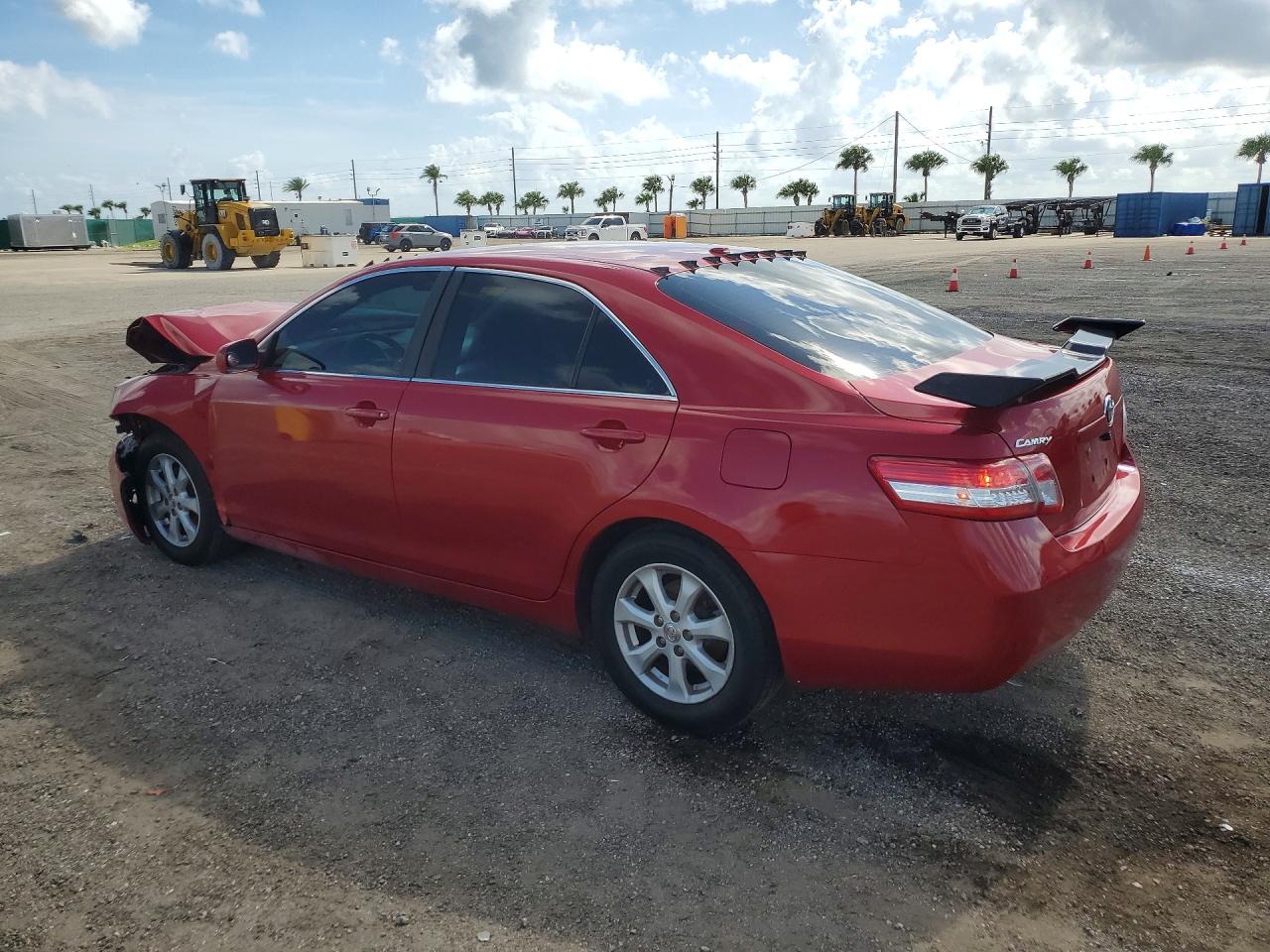 2011 Toyota Camry Le Red vin: 4T1BF3EK7BU696981