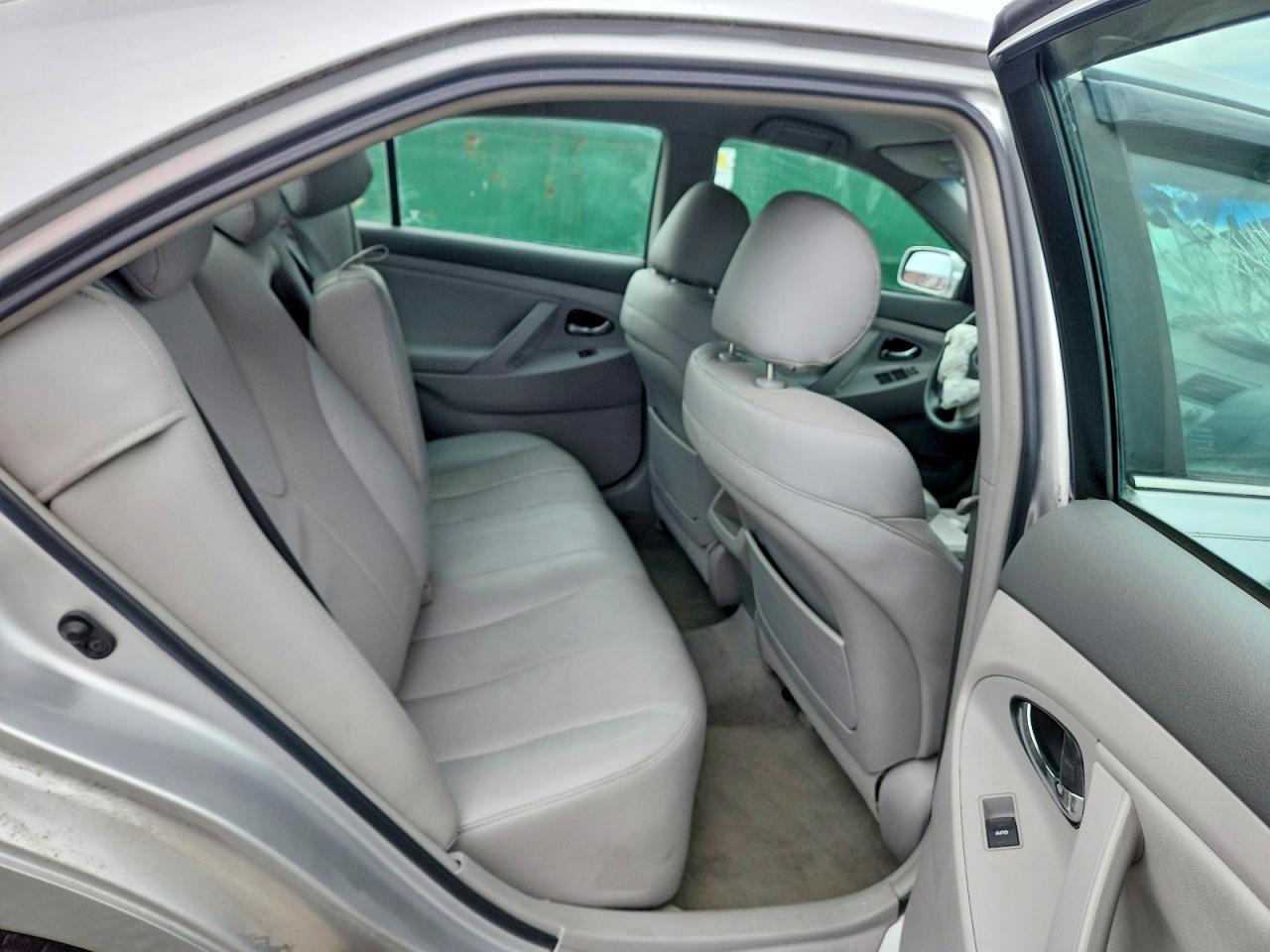 2011 Toyota Camry Le Silver vin: 4T1BF3EK7BU697130