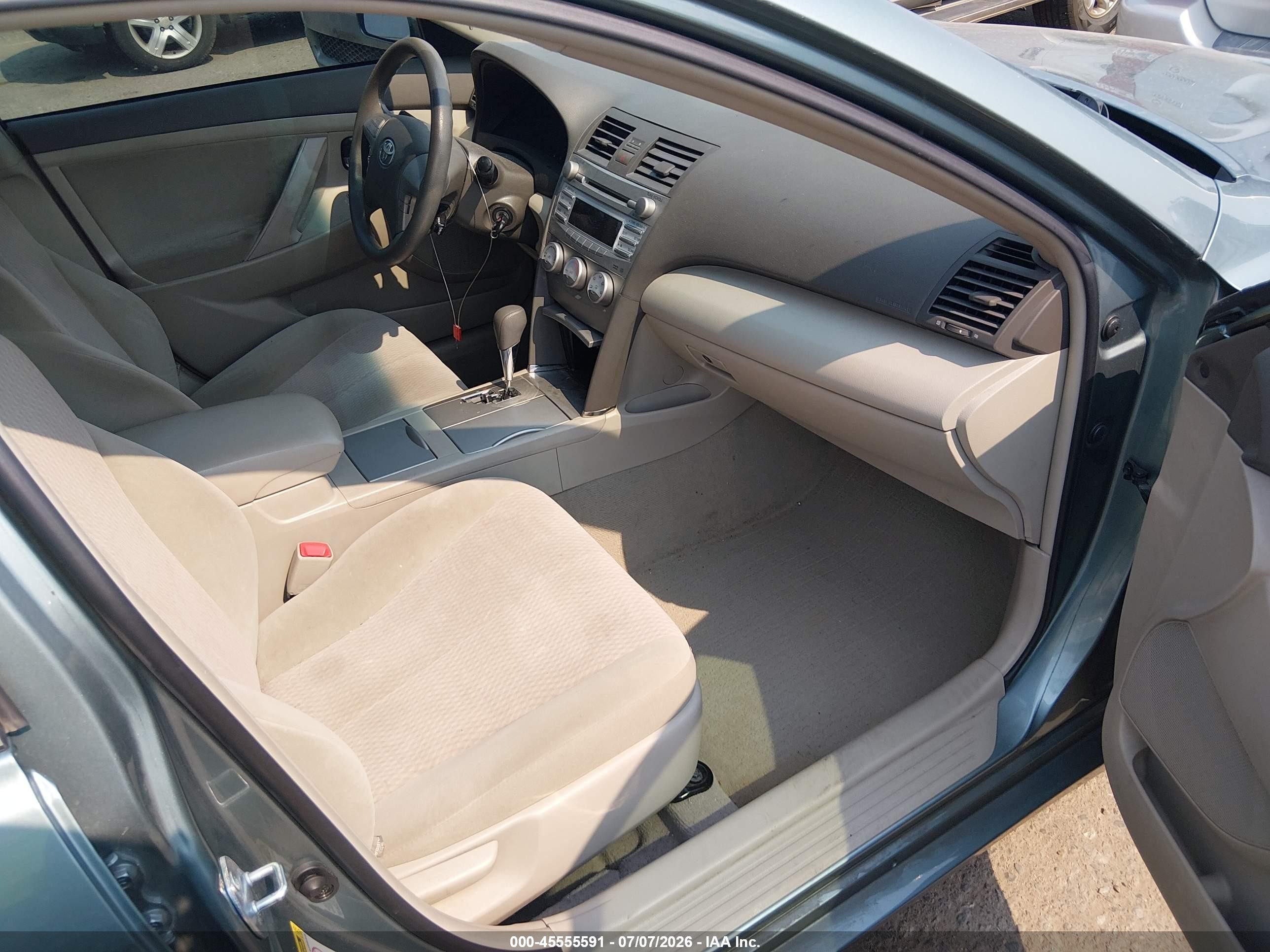 2011 Toyota Camry Le Gray vin: 4T1BF3EK7BU703489