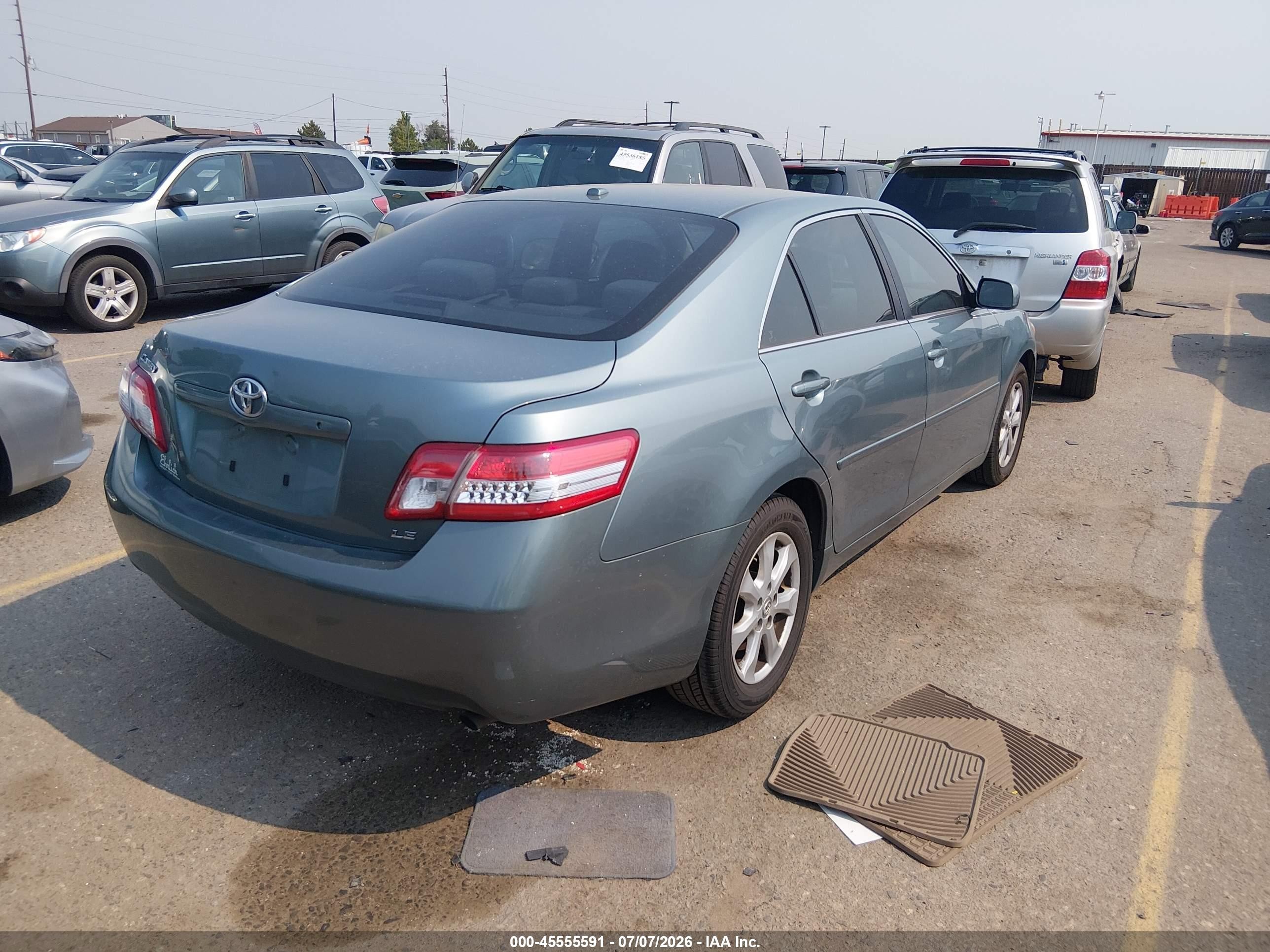 2011 Toyota Camry Le Gray vin: 4T1BF3EK7BU703489