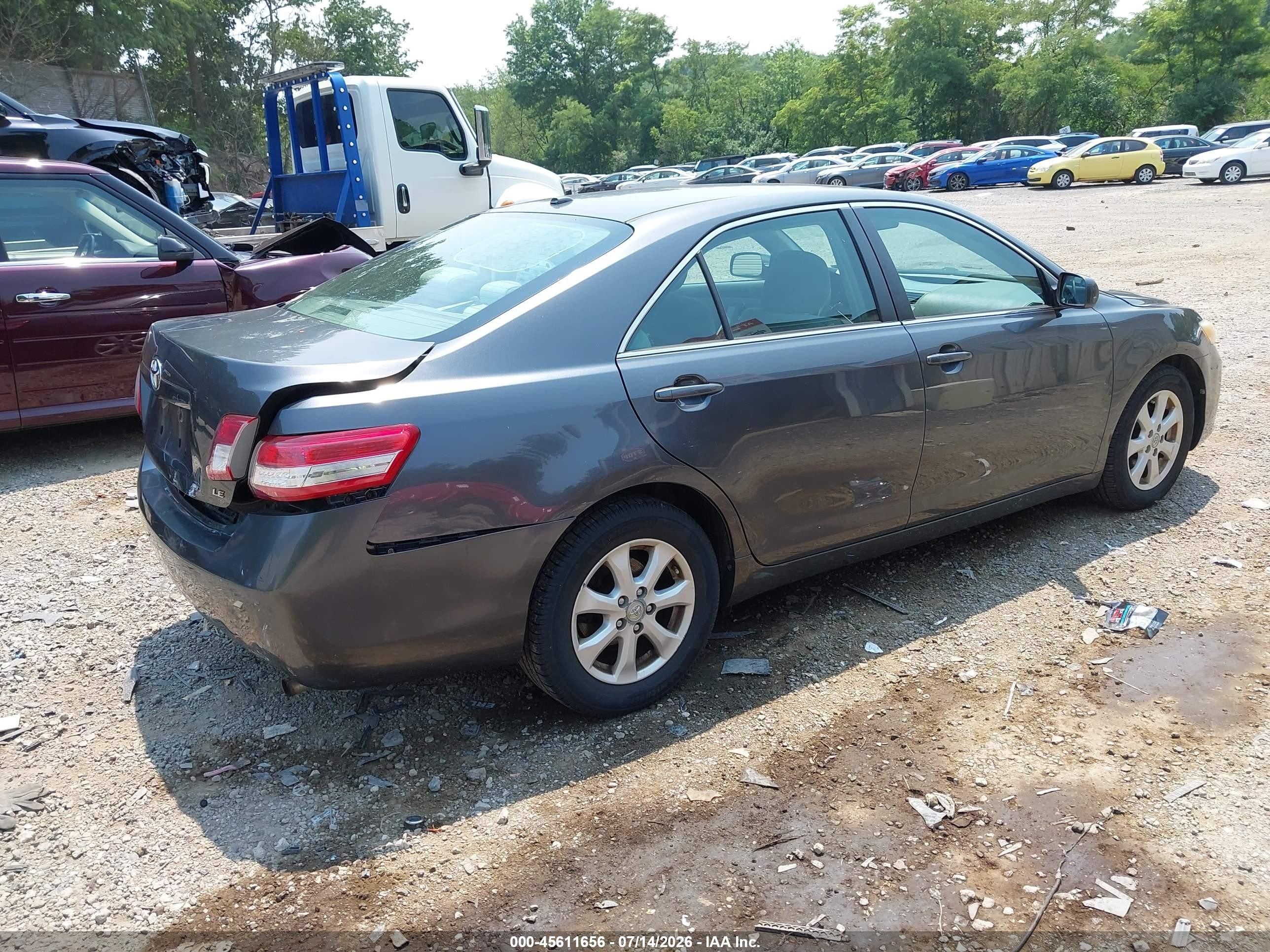 2011 Toyota Camry Le Gray vin: 4T1BF3EK7BU705937
