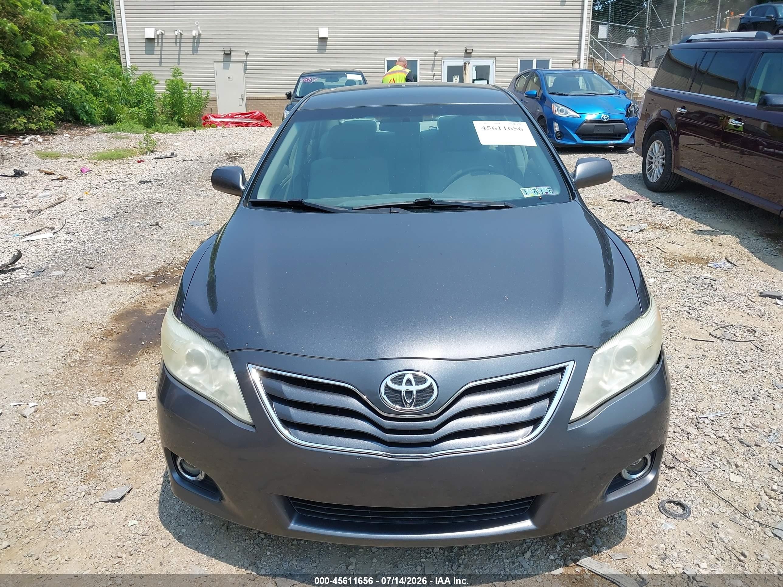 2011 Toyota Camry Le Gray vin: 4T1BF3EK7BU705937