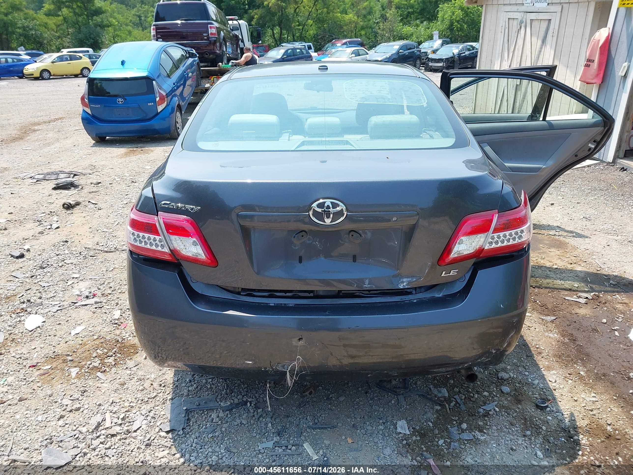 2011 Toyota Camry Le Gray vin: 4T1BF3EK7BU705937