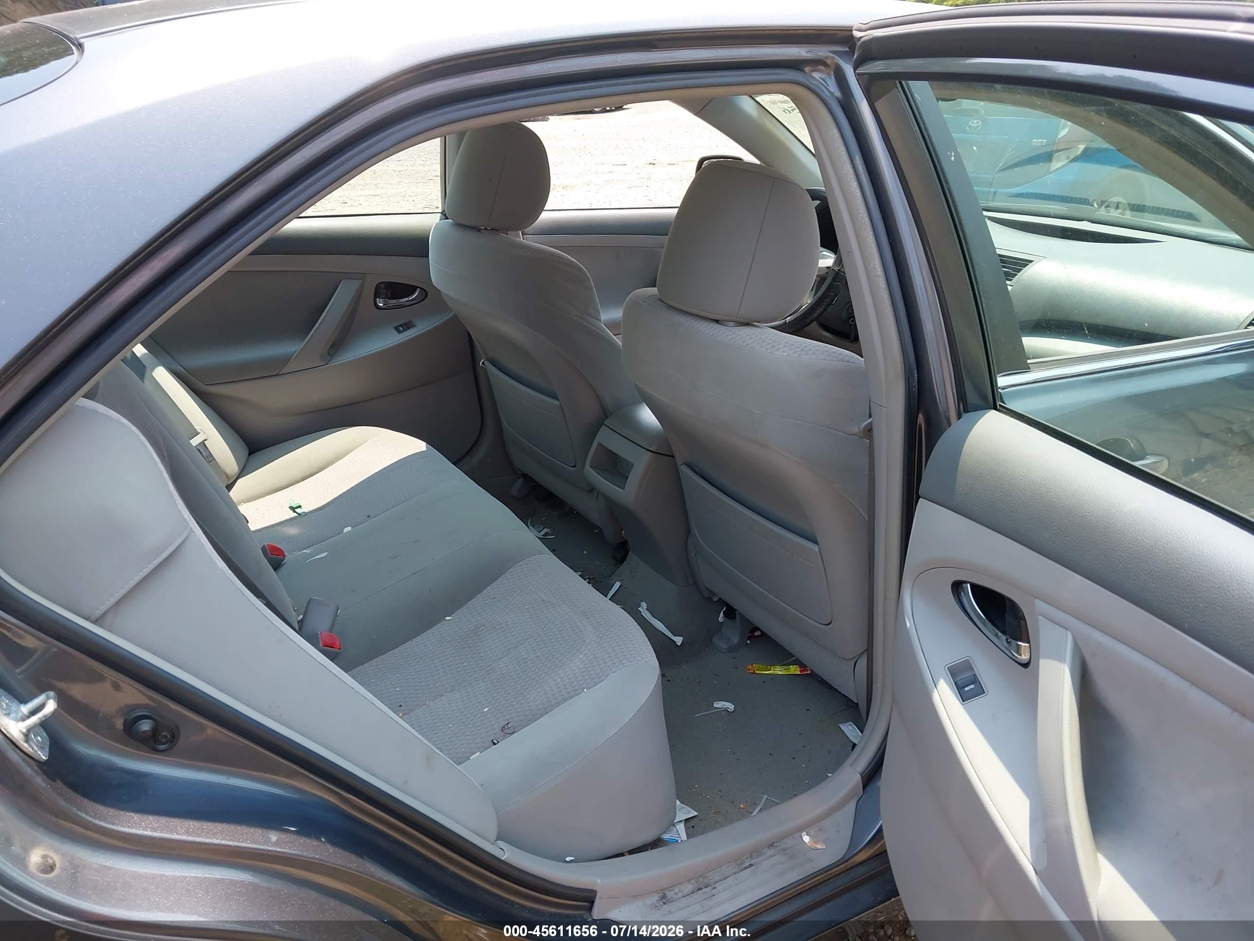 2011 Toyota Camry Le Gray vin: 4T1BF3EK7BU705937