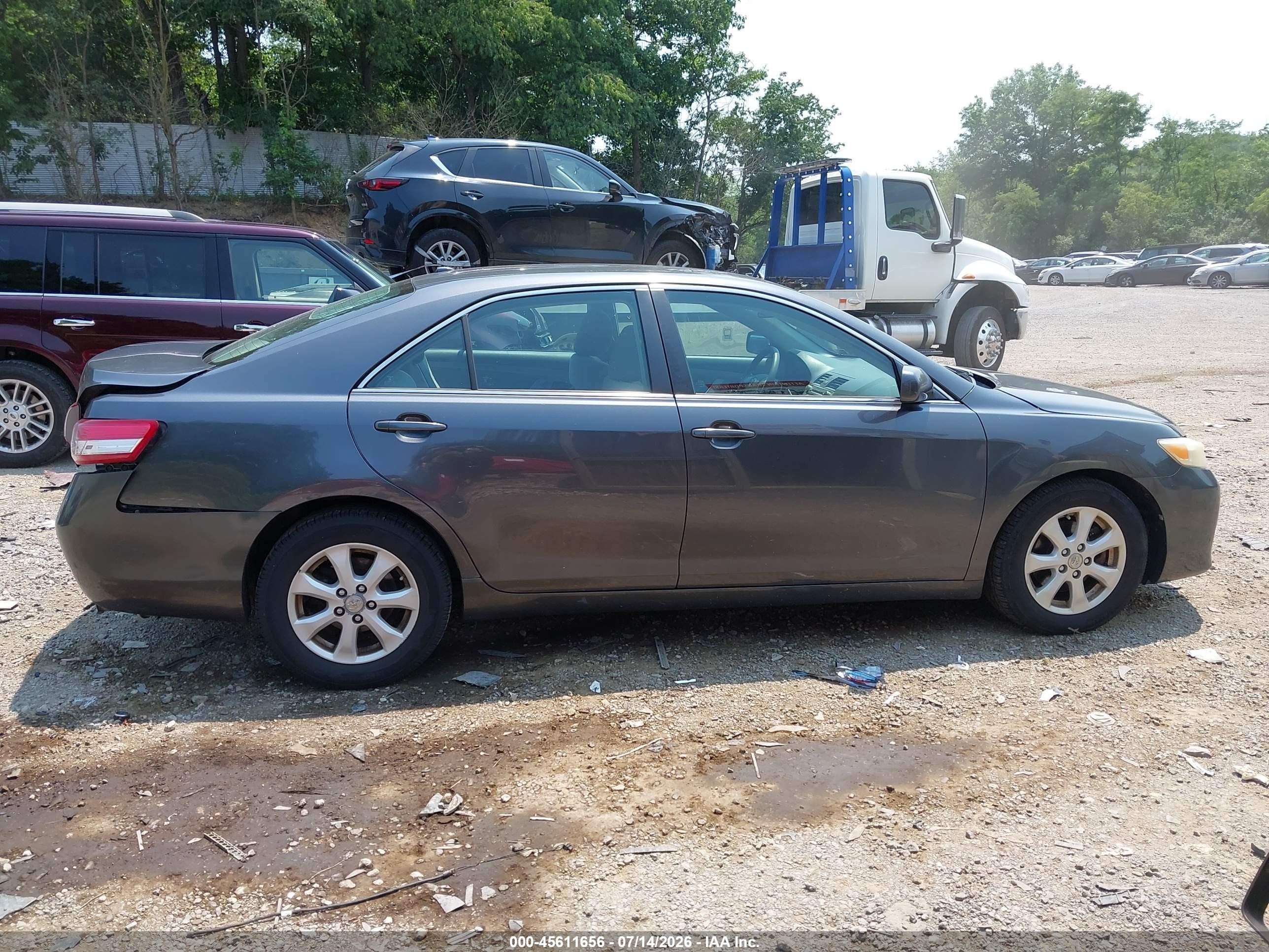 2011 Toyota Camry Le Gray vin: 4T1BF3EK7BU705937
