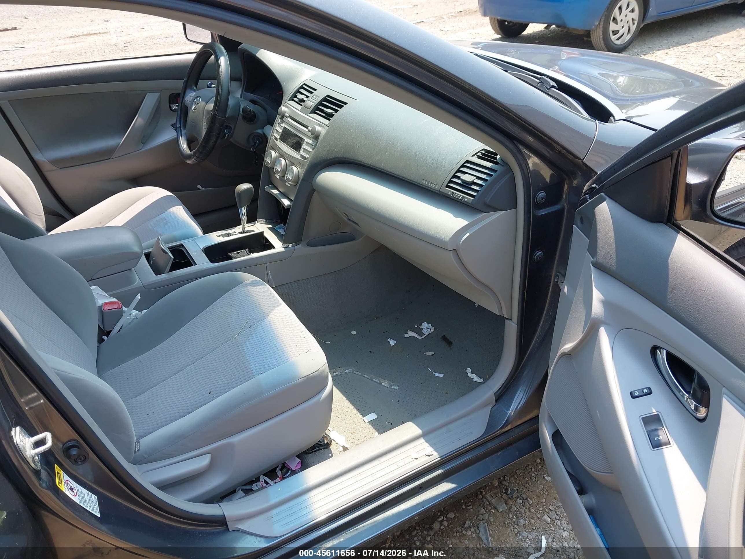 2011 Toyota Camry Le Gray vin: 4T1BF3EK7BU705937