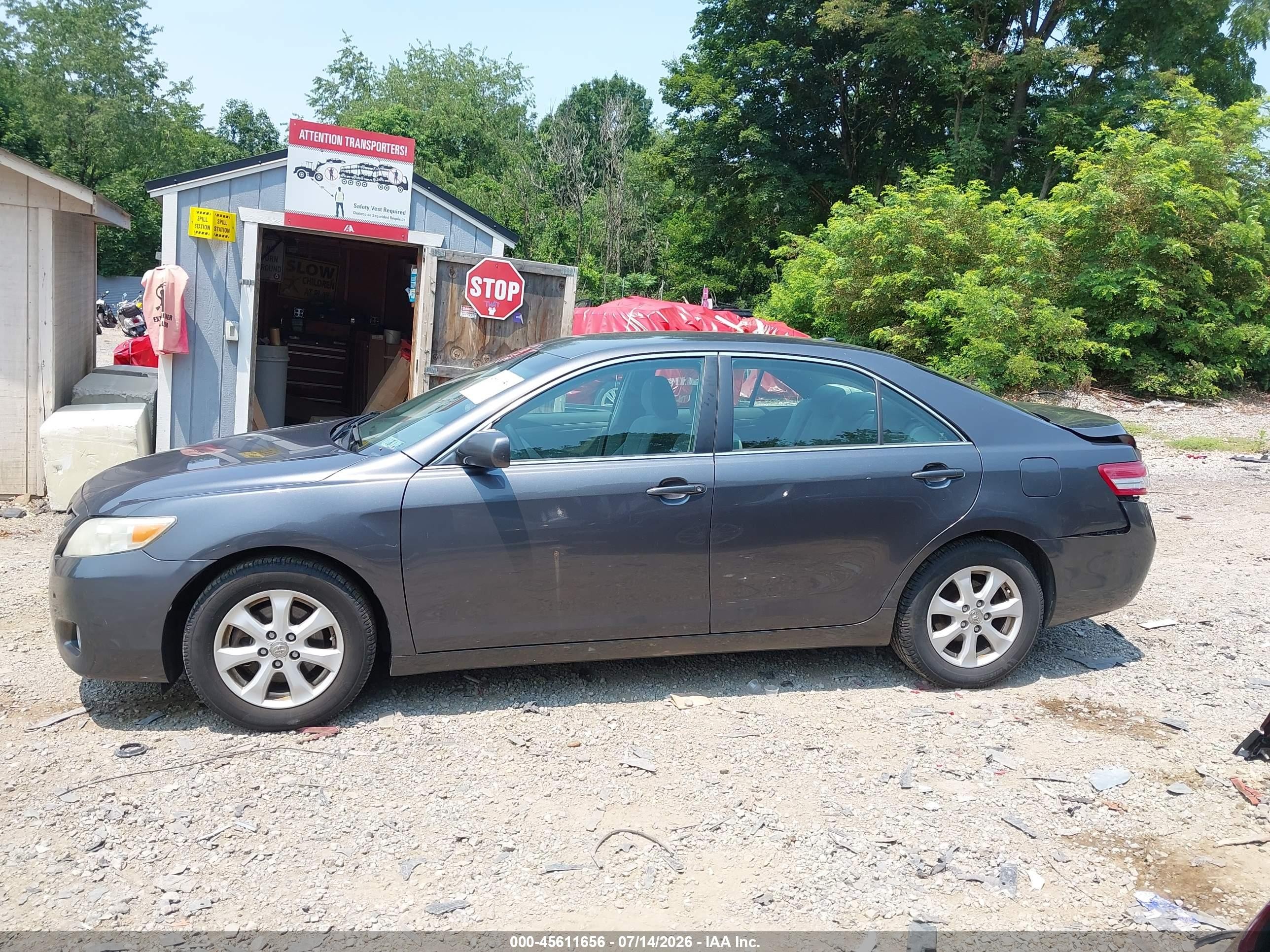 2011 Toyota Camry Le Gray vin: 4T1BF3EK7BU705937