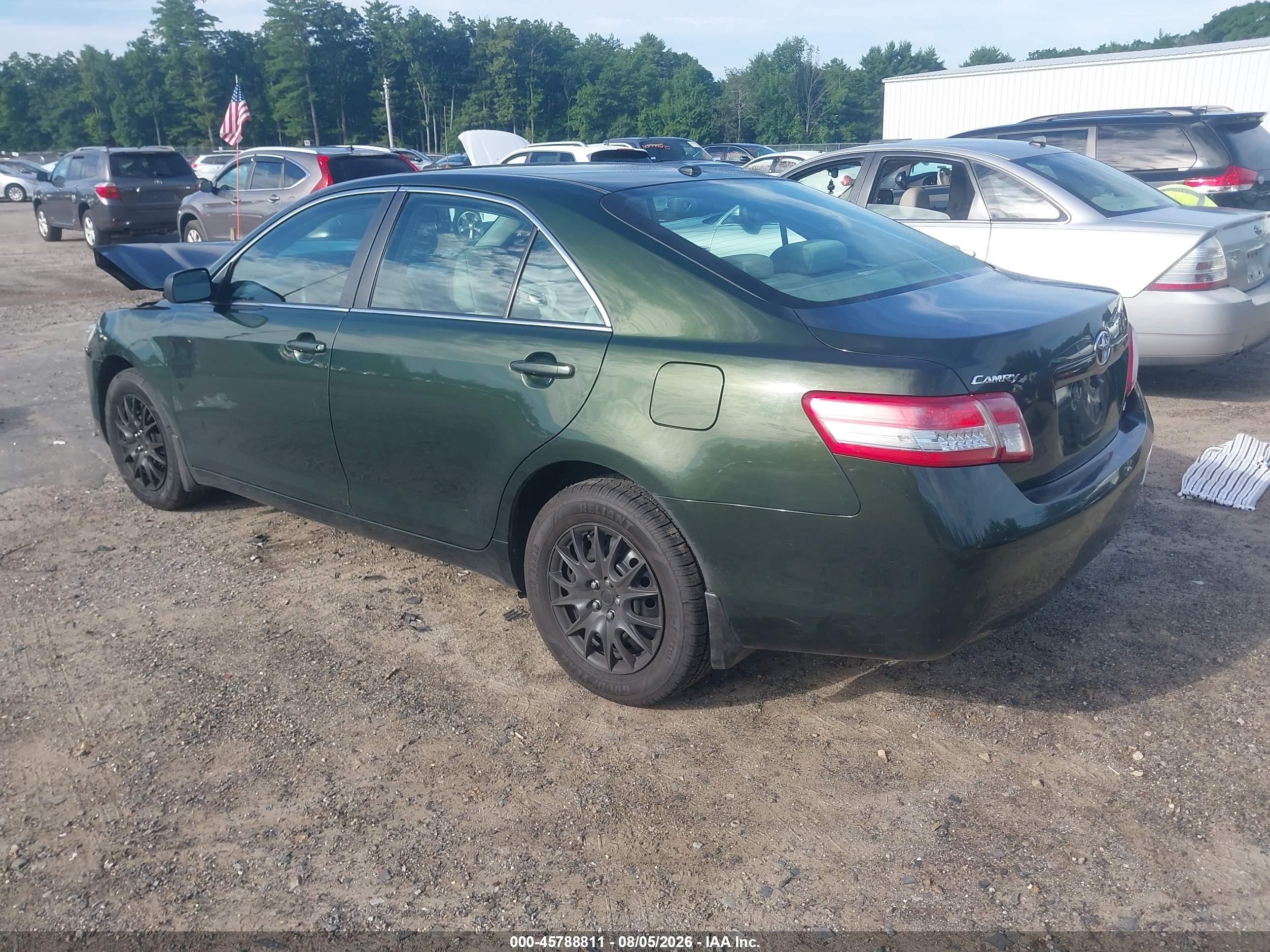 2011 Toyota Camry Le Green vin: 4T1BF3EK7BU706389