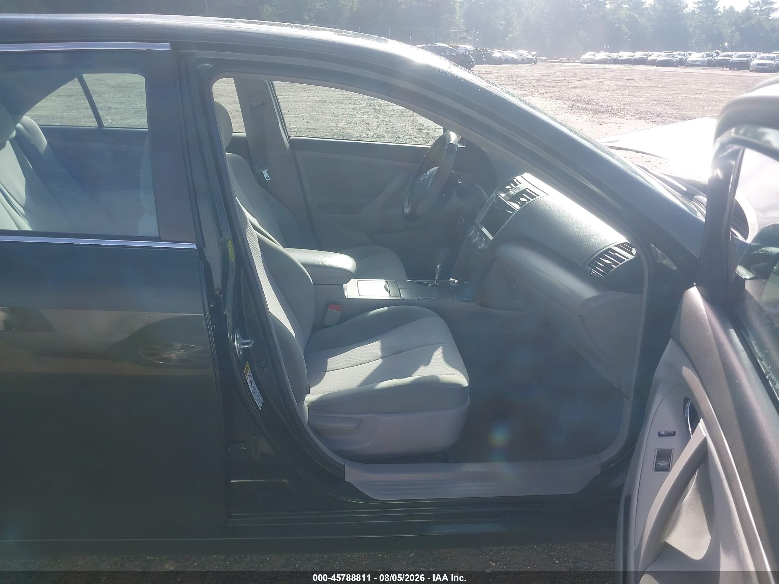 2011 Toyota Camry Le Green vin: 4T1BF3EK7BU706389