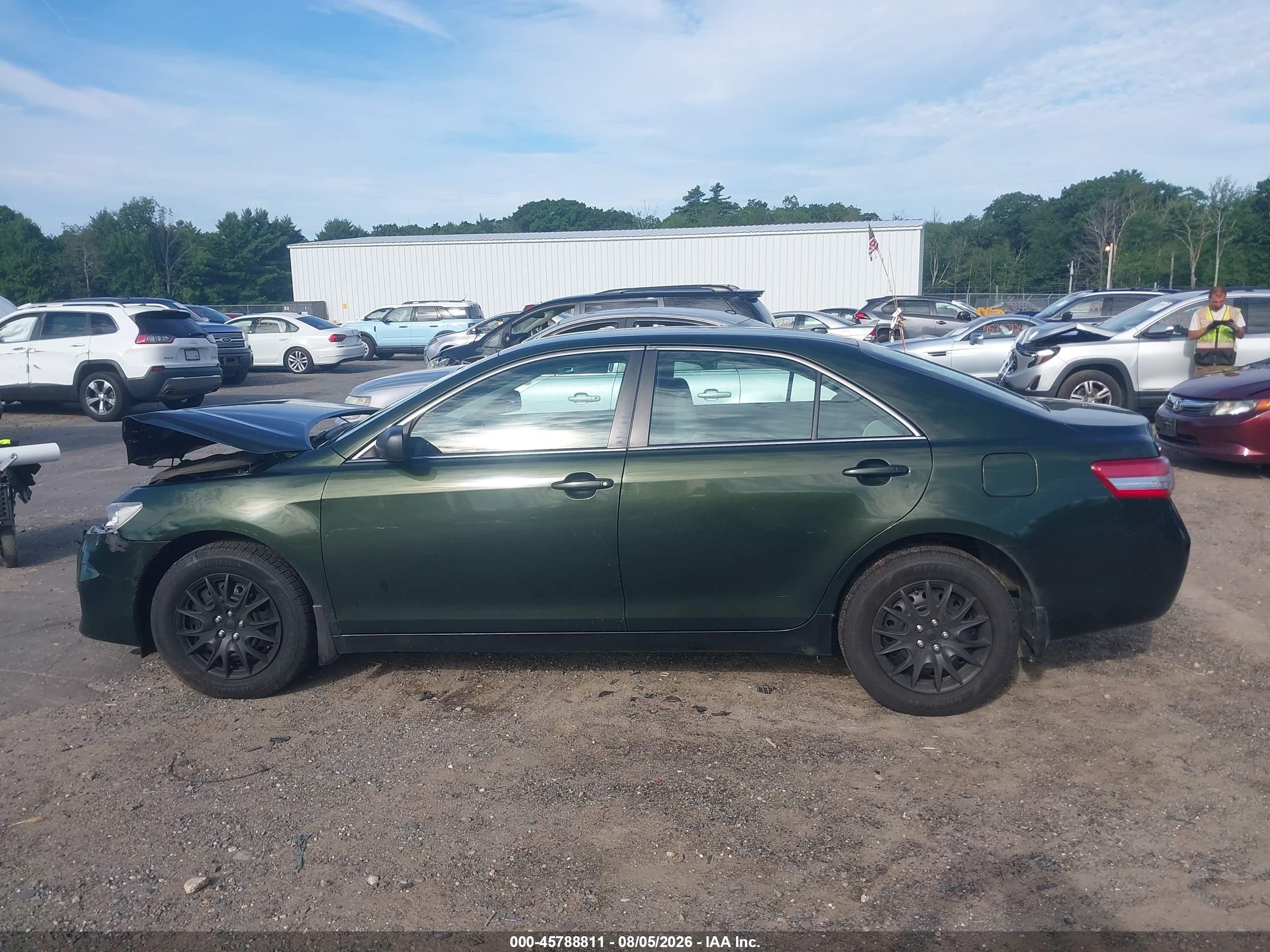 2011 Toyota Camry Le Green vin: 4T1BF3EK7BU706389