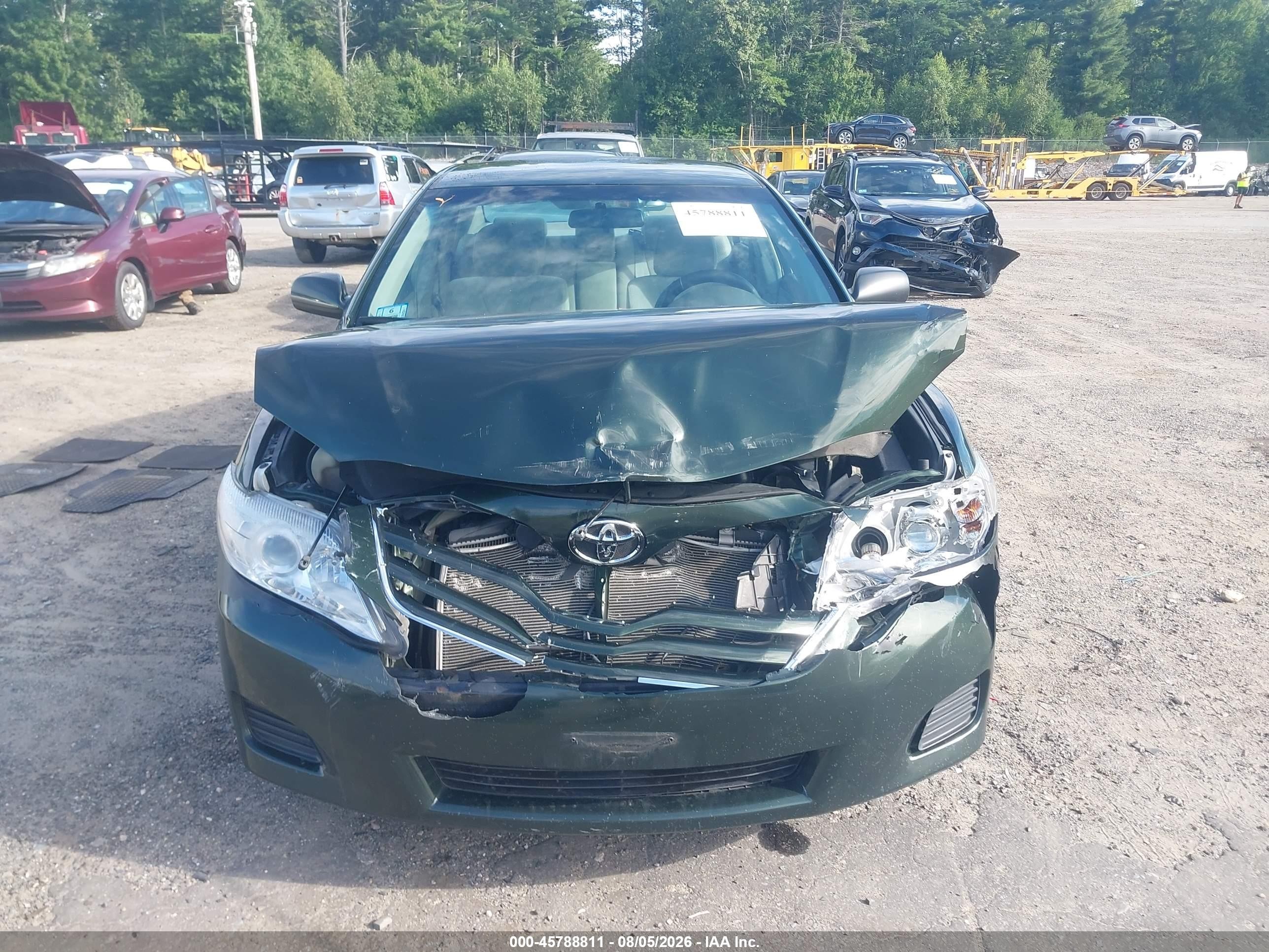 2011 Toyota Camry Le Green vin: 4T1BF3EK7BU706389