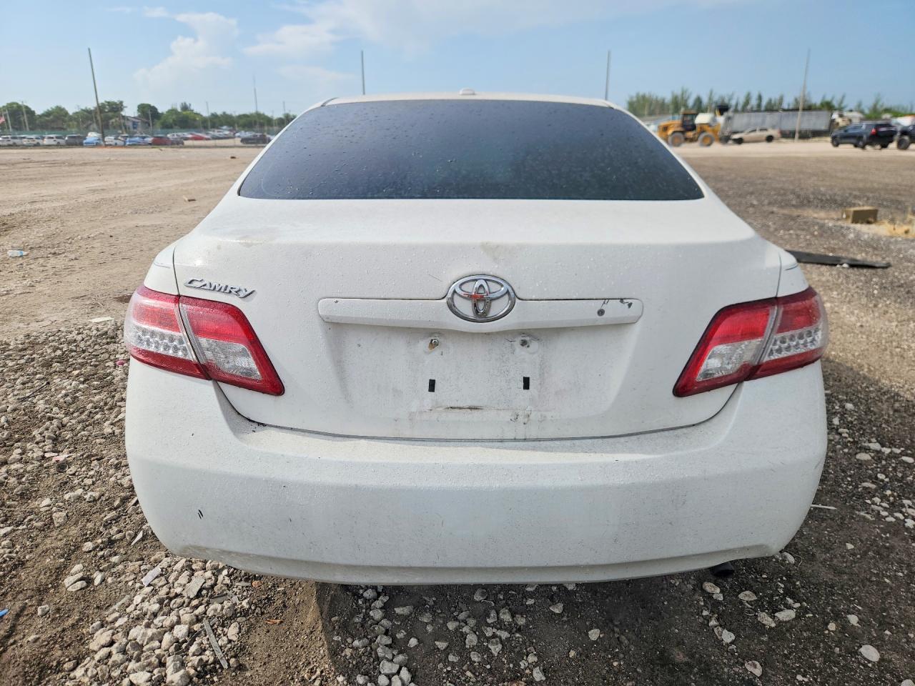 2011 Toyota Camry Base White vin: 4T1BF3EK7BU710622
