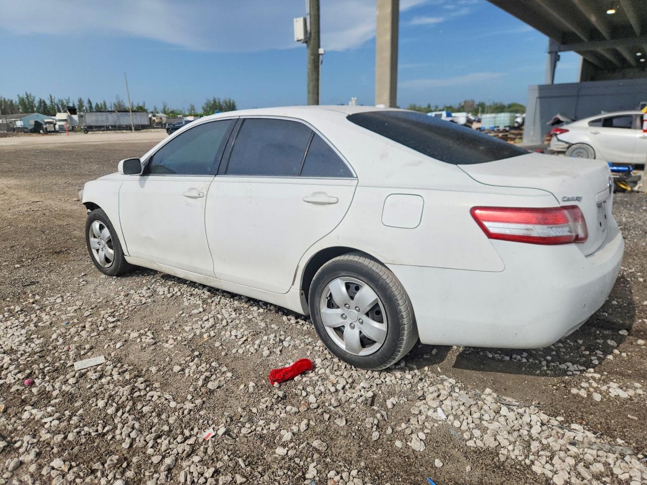 2011 Toyota Camry Base White vin: 4T1BF3EK7BU710622